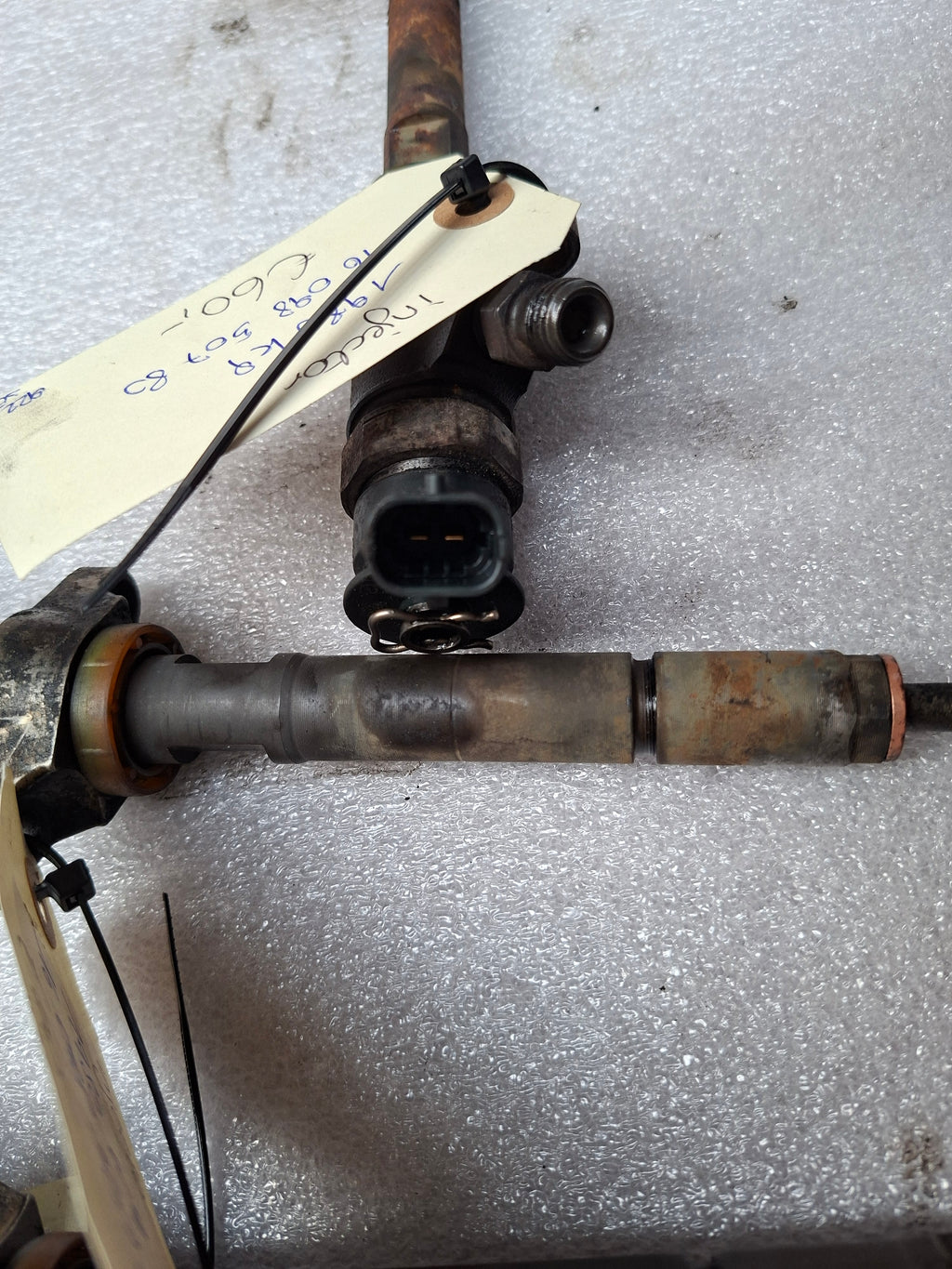 Originele tweedehands injector Peugeot 308 T7 1.6 HDi - motorcode DV6TED4 - OEM (1980 K9 / 16 098 507 80)