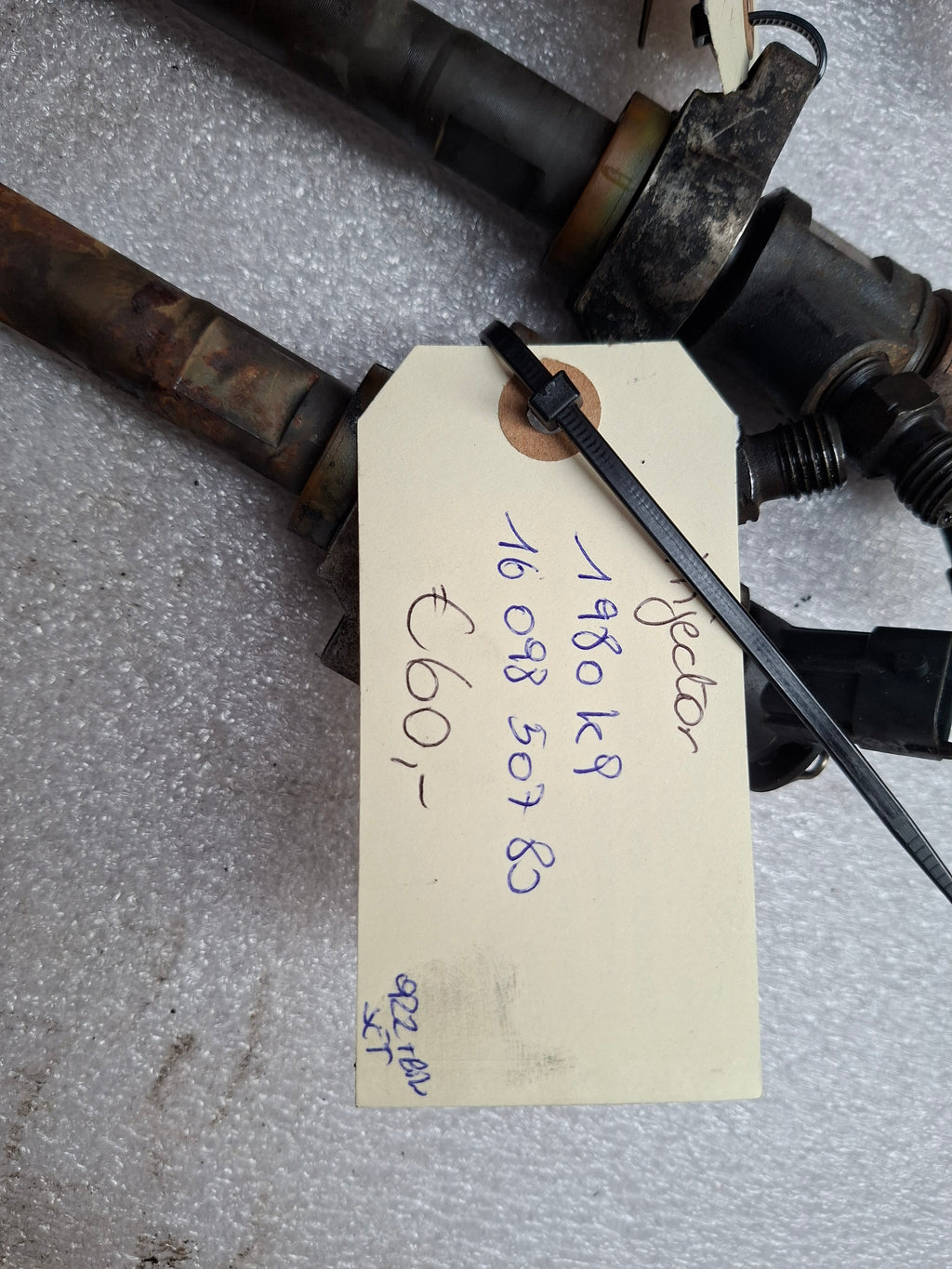 Originele tweedehands injector Peugeot 308 T7 1.6 HDi - motorcode DV6TED4 - OEM (1980 K9 / 16 098 507 80)