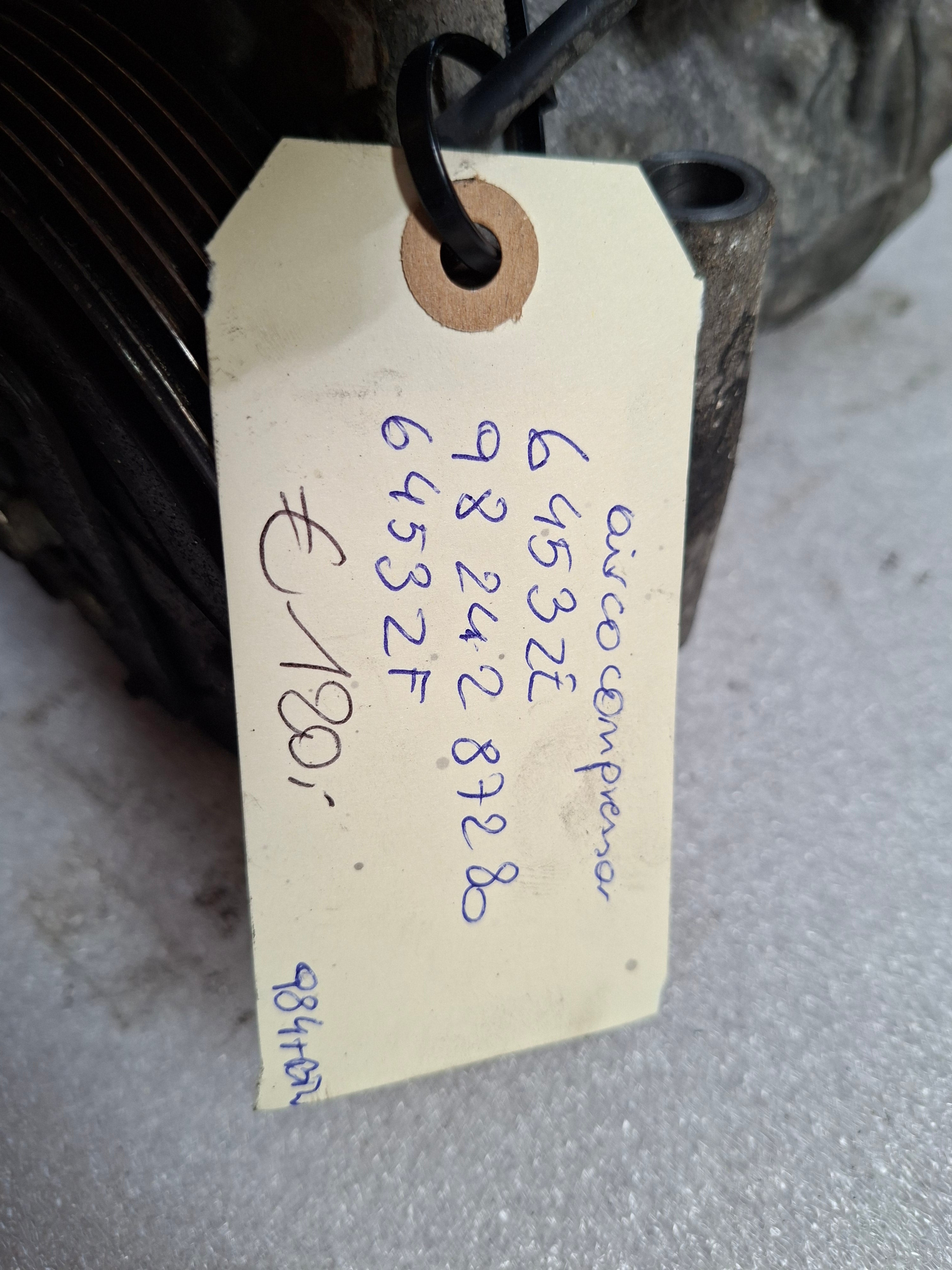 Originele tweedehands aircocompressor Peugeot 308 T7 1.6 HDi - motorcode DV6TED4 - gas R134A - OEM (6453 ZE / 98 242 872 80 / 6453 ZF)