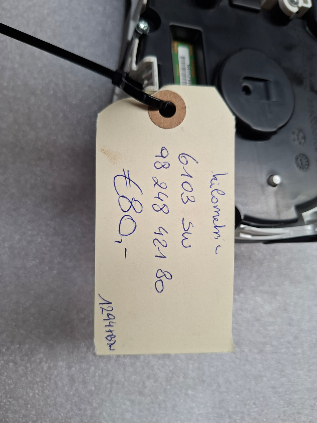 Tweedehands originele kilometerteller van een Peugeot 508 Fase 1 berline, OEM 6103 SW / 98 248 421 80.