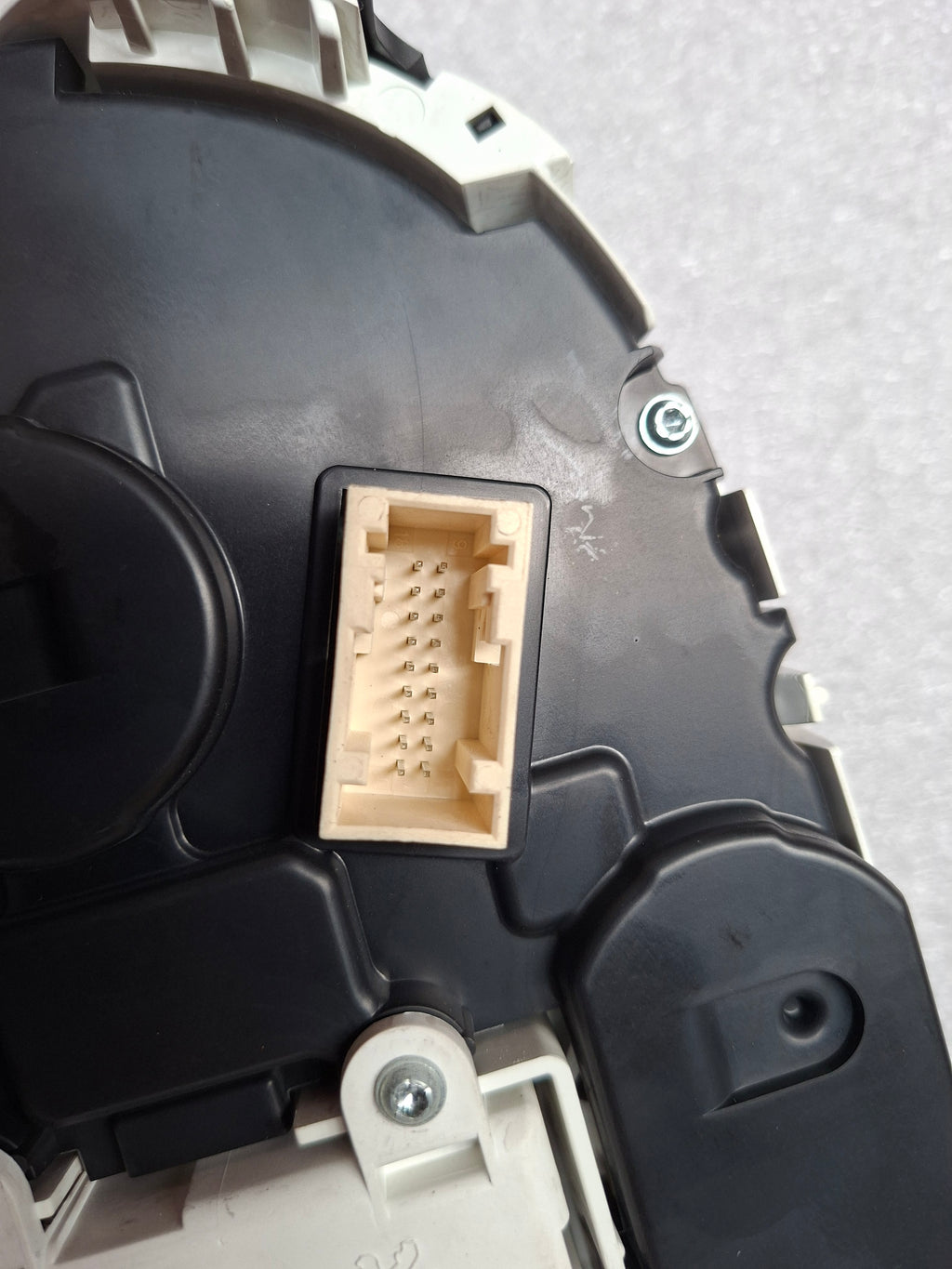 Tweedehands originele kilometerteller van een Peugeot 508 Fase 1 berline, OEM 6103 SW / 98 248 421 80.