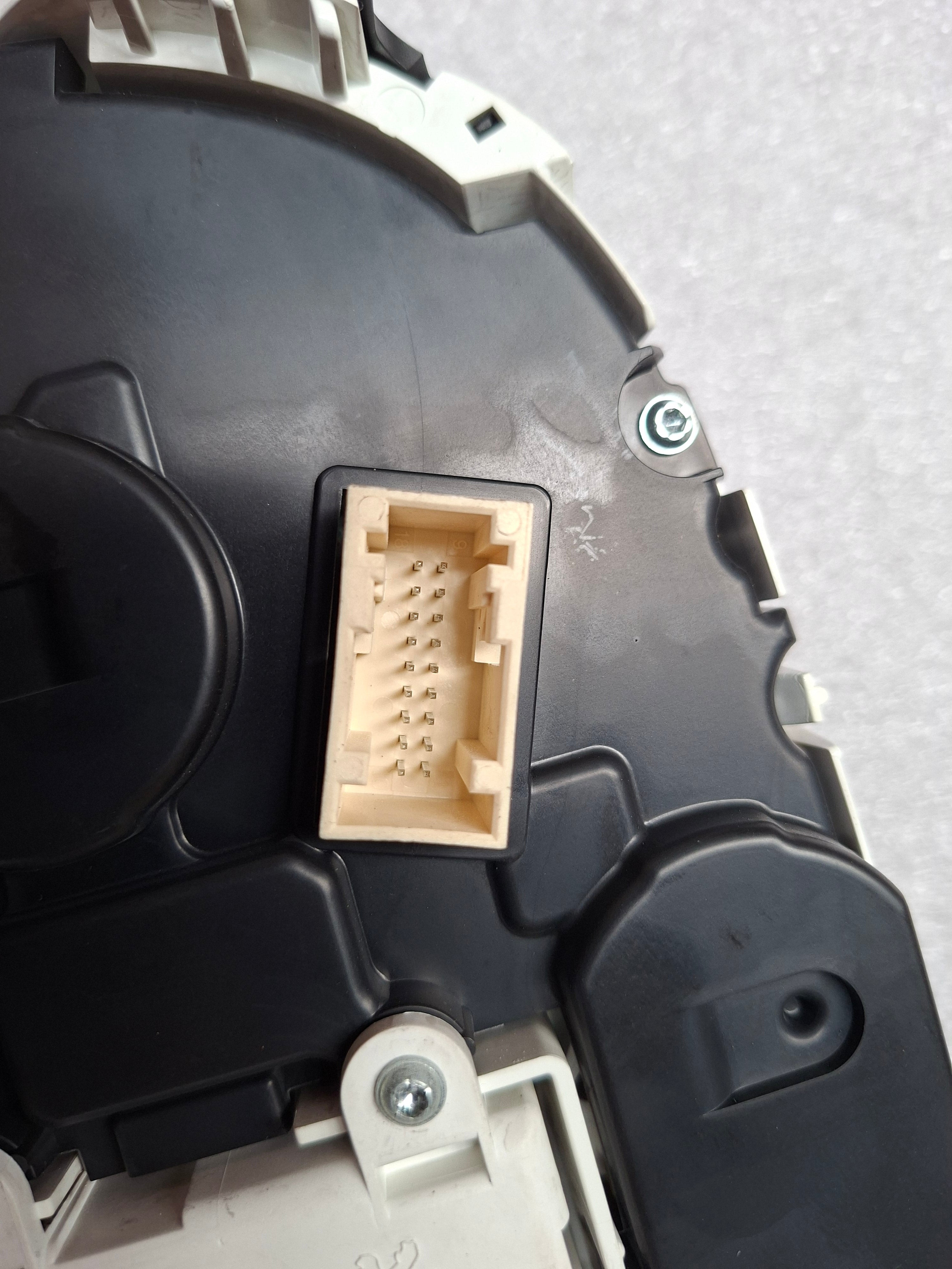 Tweedehands originele kilometerteller van een Peugeot 508 Fase 1 berline, OEM 6103 SW / 98 248 421 80.