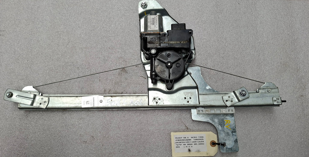 Tweedehands origineel raammechanisme rechtsvoor van een Peugeot 508 Fase 1 berline, OEM 9221 GT / 98 060 868 80.
