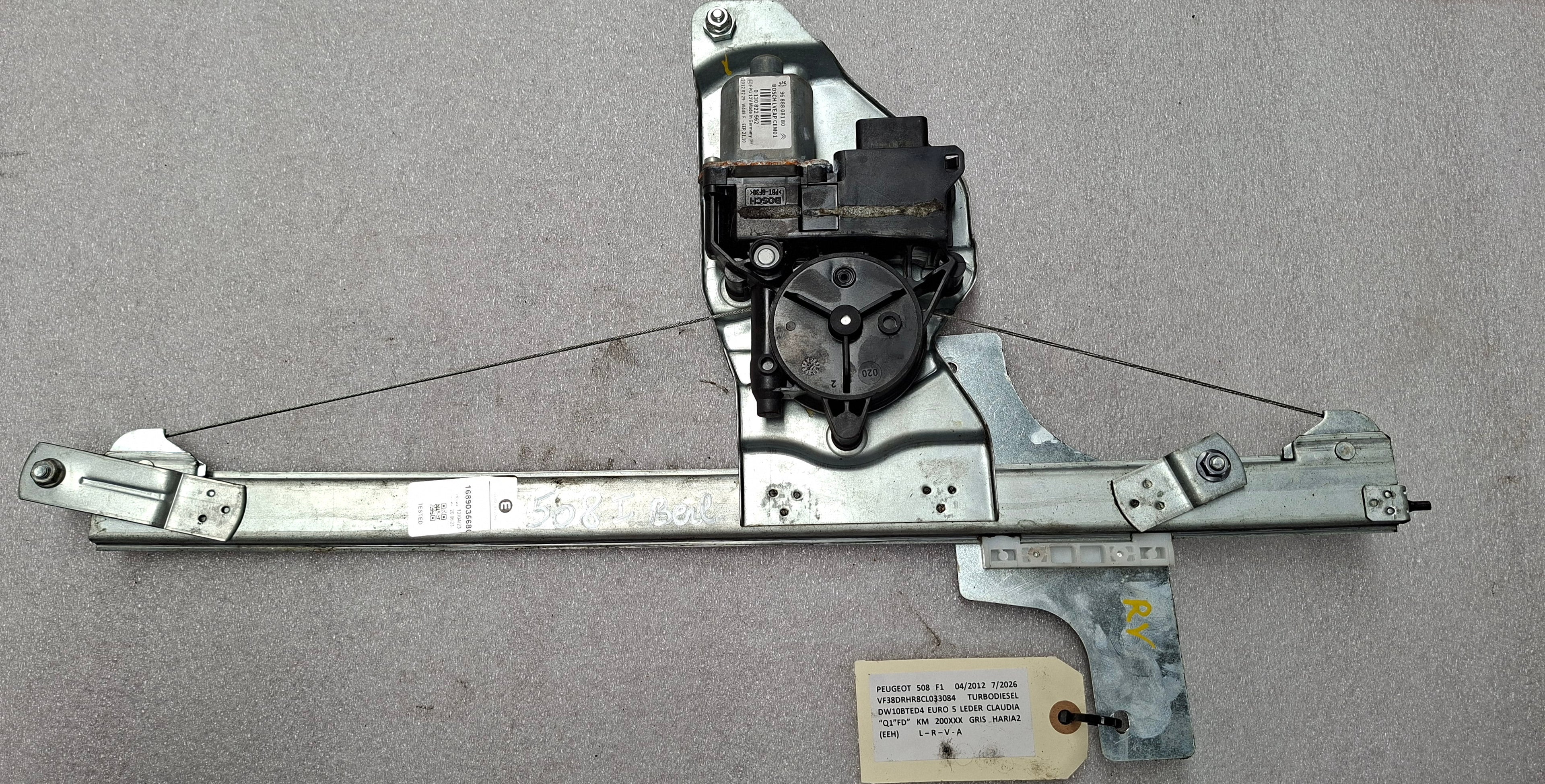 Tweedehands origineel raammechanisme rechtsvoor van een Peugeot 508 Fase 1 berline, OEM 9221 GT / 98 060 868 80.