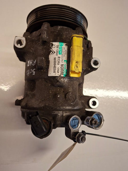 Originele tweedehands aircocompressor van een Peugeot 508 Fase 1 berline met 2.0 HDi motor (DW10BTED4), OEM 6487 69 / 6487 70 / 98 008 403 80 / 16 084 734 80