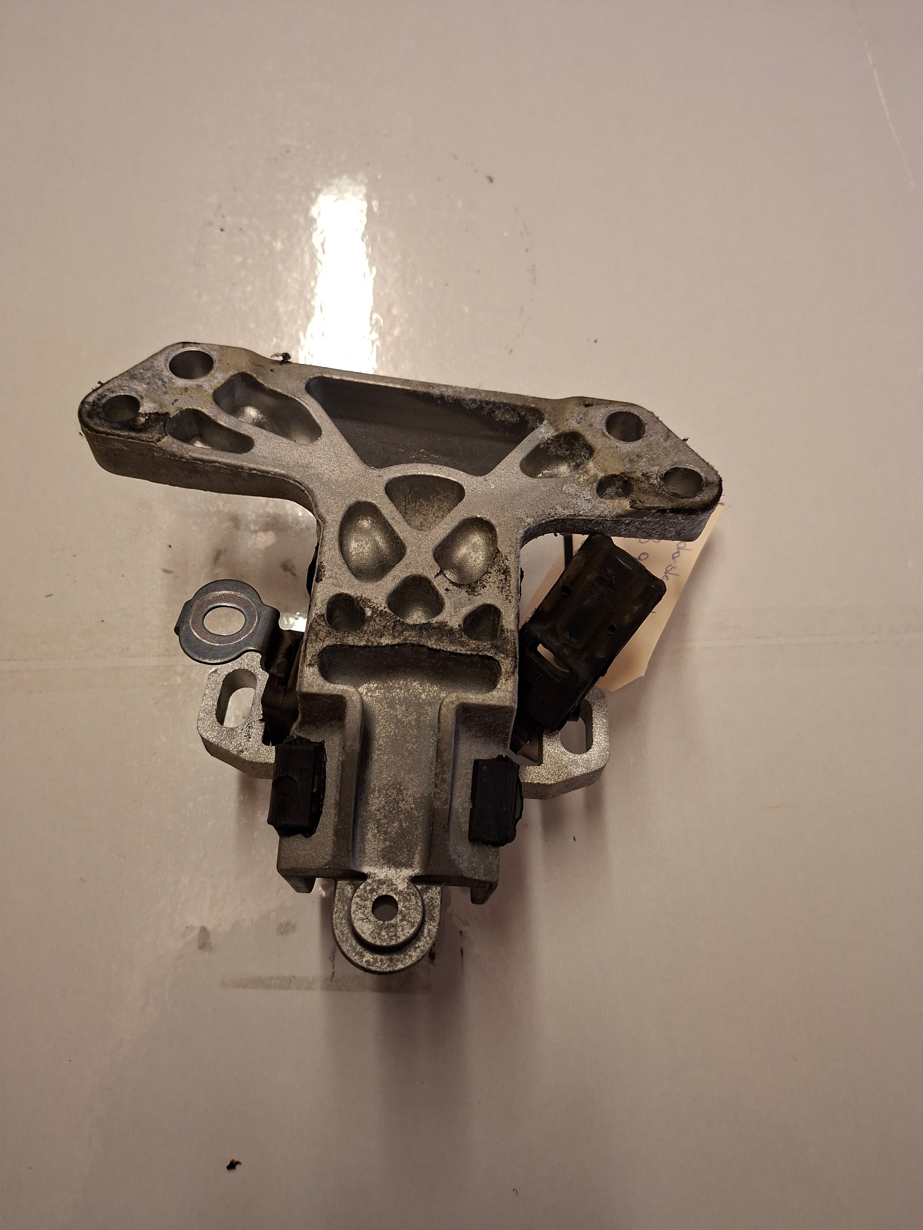 Originele tweedehands motorsteun van een Peugeot 508 Fase 1 berline met 2.0 HDi motor (DW10BTED4), OEM 1813 94