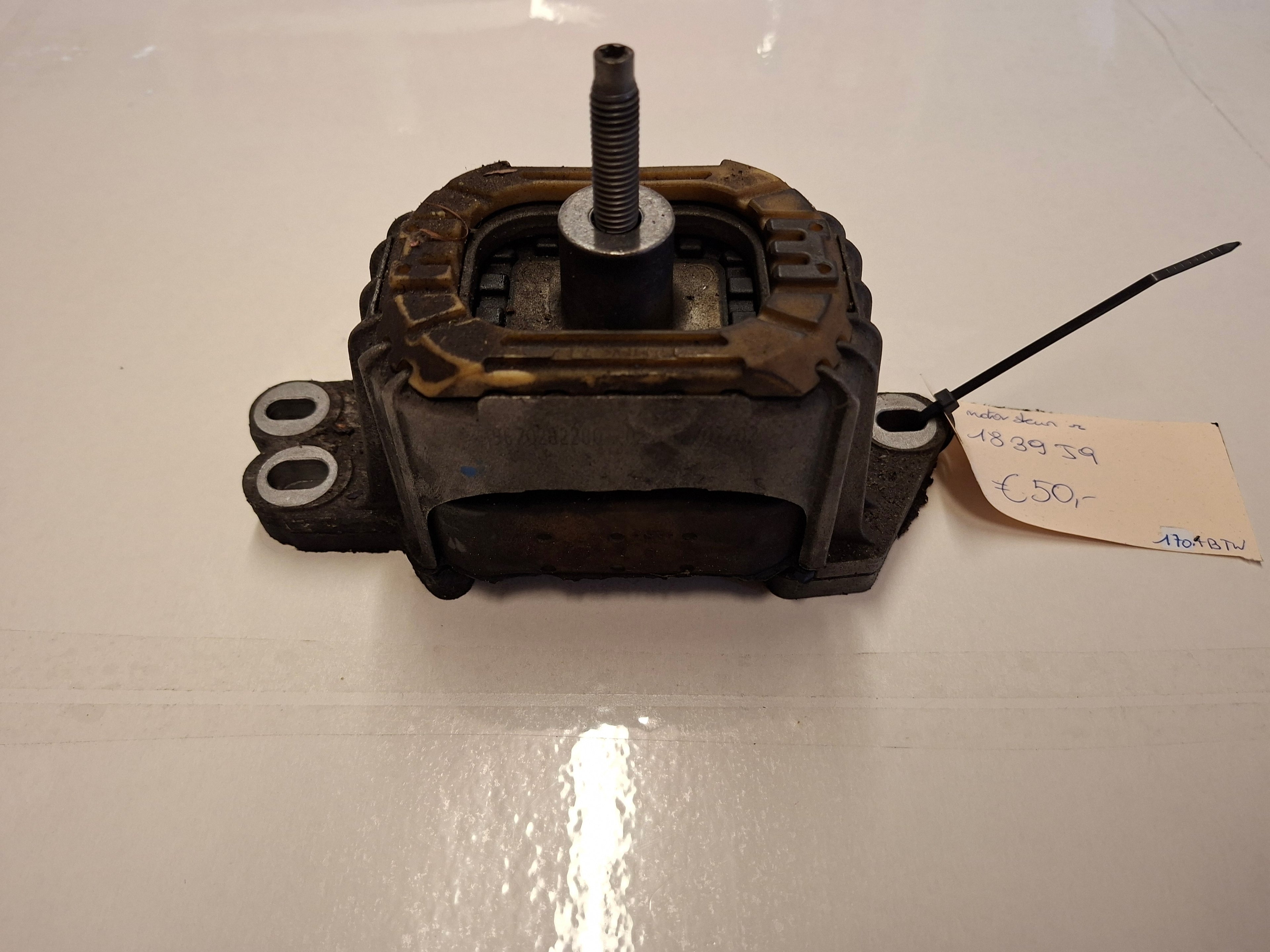 Originele tweedehands motorsteun van een Peugeot 508 Fase 1 berline met 2.0 HDi motor (DW10BTED4), OEM 1839 J9