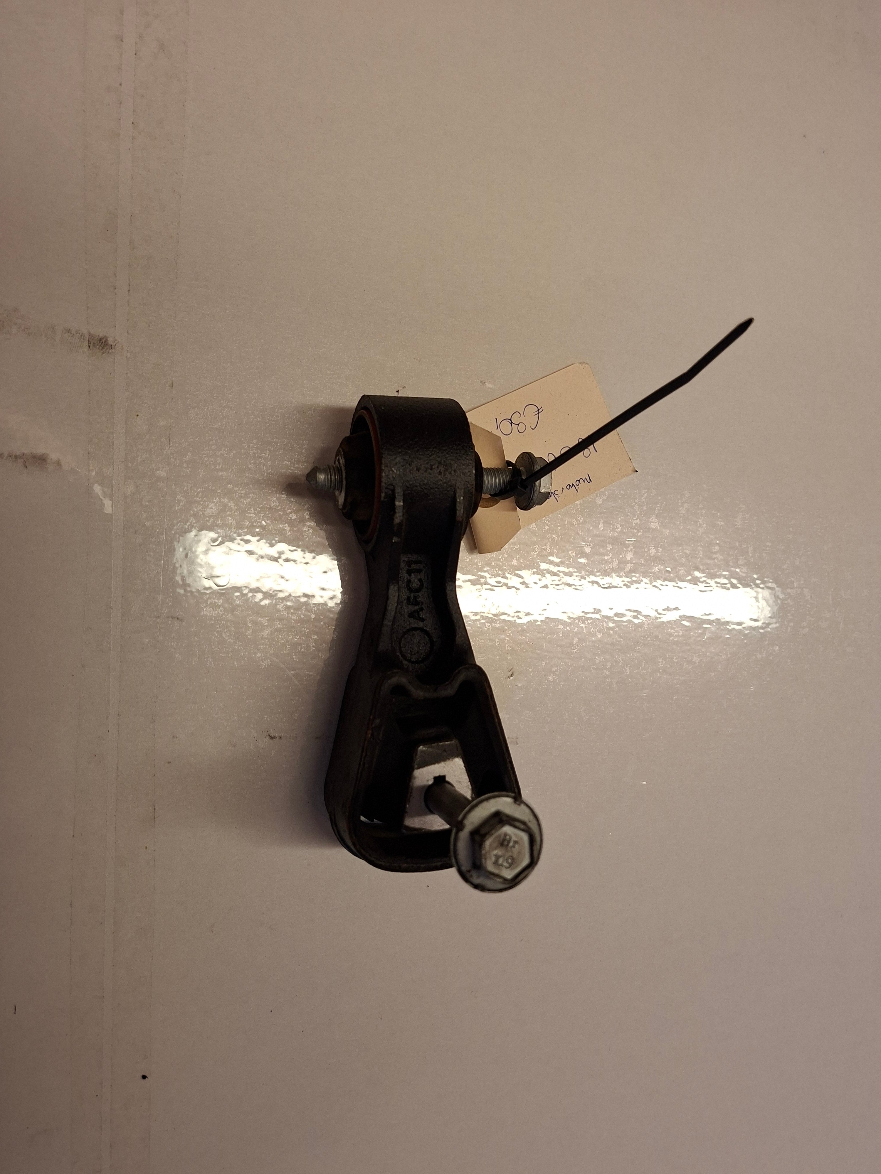 Originele tweedehands motorsteun van een Peugeot 508 Fase 1 berline met 2.0 HDi motor (DW10BTED4), OEM 1806 74