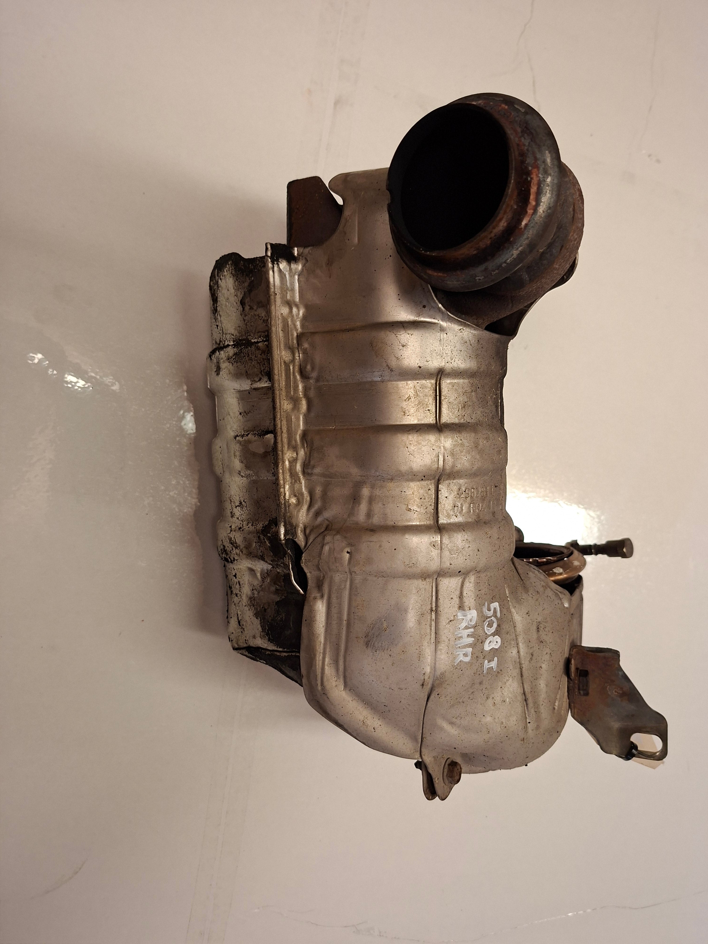 Originele tweedehands katalysator van een Peugeot 508 Fase 1 berline, OEM 16 071 900 80