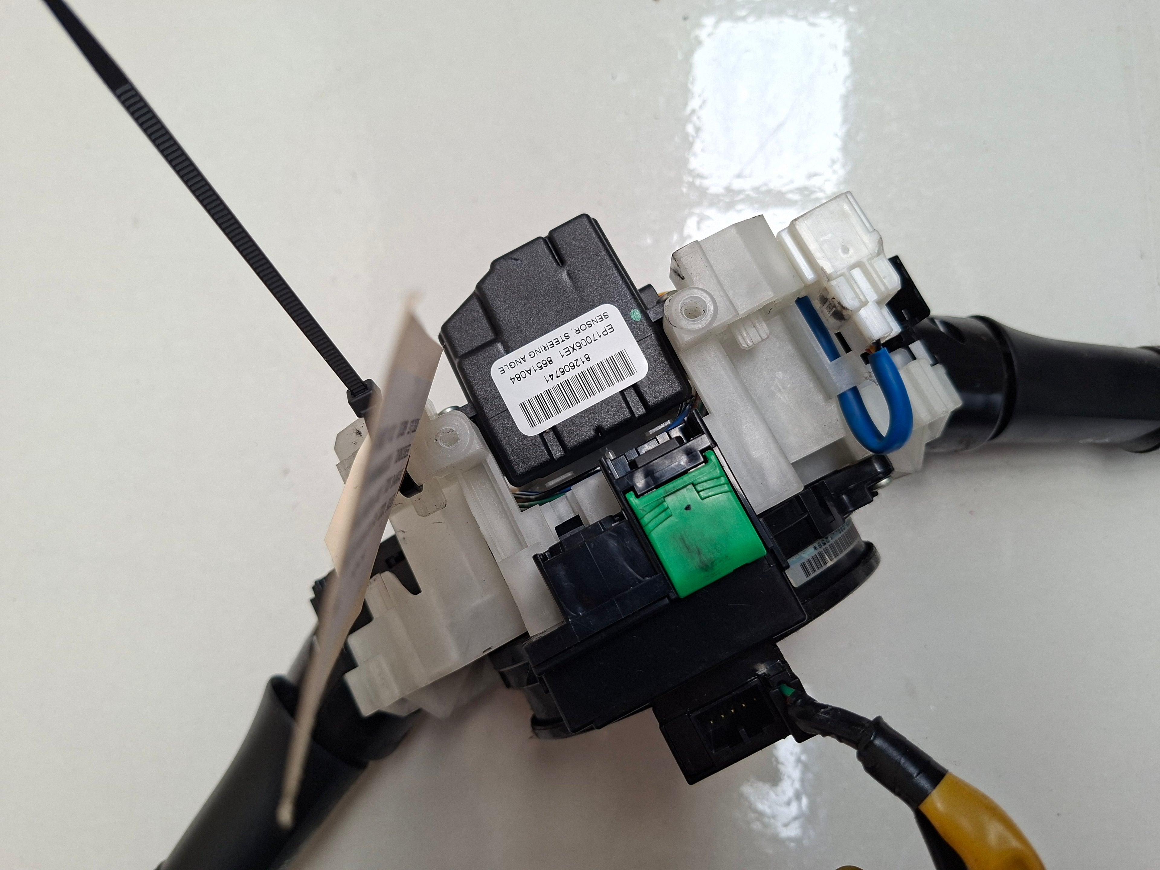 Originele tweedehands COM2000 schakelmodule van een Peugeot 4007 2.2 HDi 4x4 (2009), OEM 6242 AH / 16 591 181 80