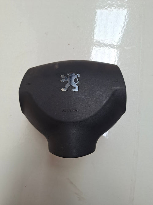 Originele tweedehands stuurairbag van een Peugeot 4007 2.2 HDi 4x4 (2009), OEM 4112 KH