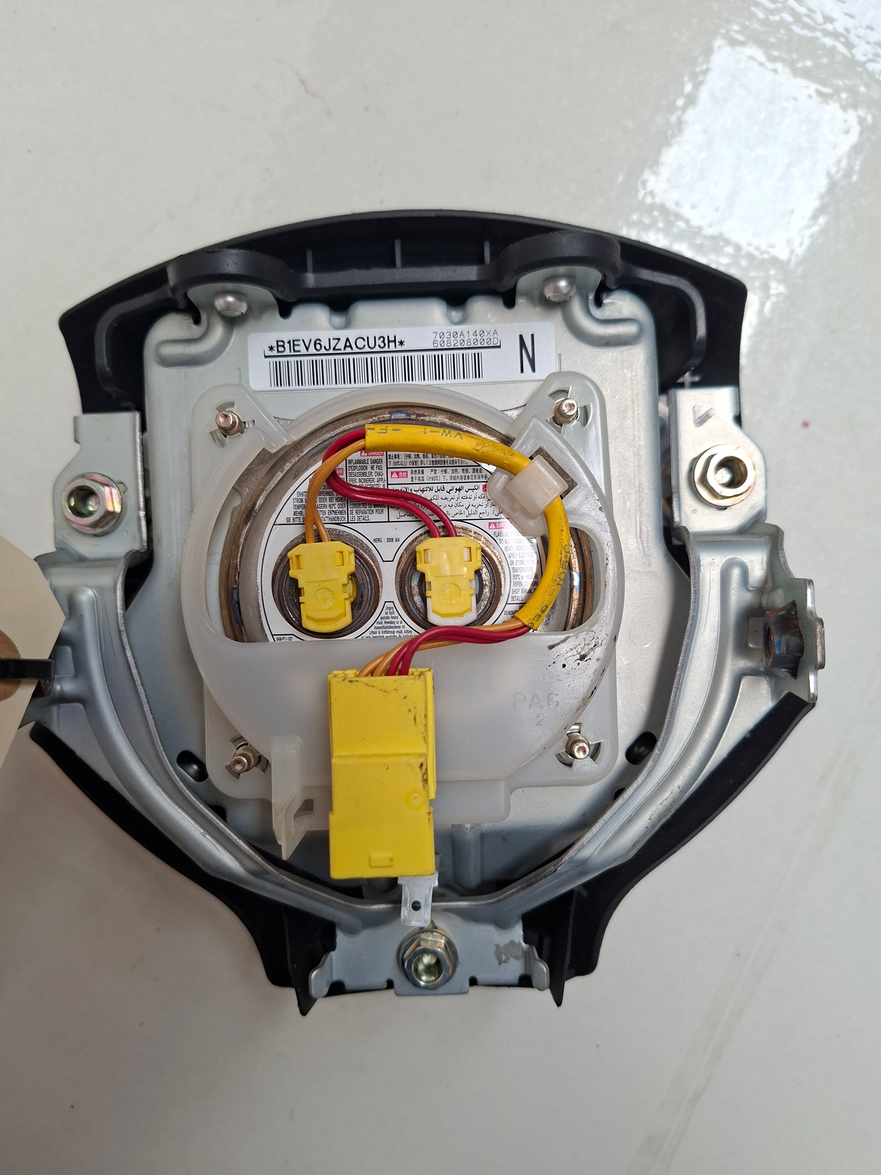 Originele tweedehands stuurairbag van een Peugeot 4007 2.2 HDi 4x4 (2009), OEM 4112 KH