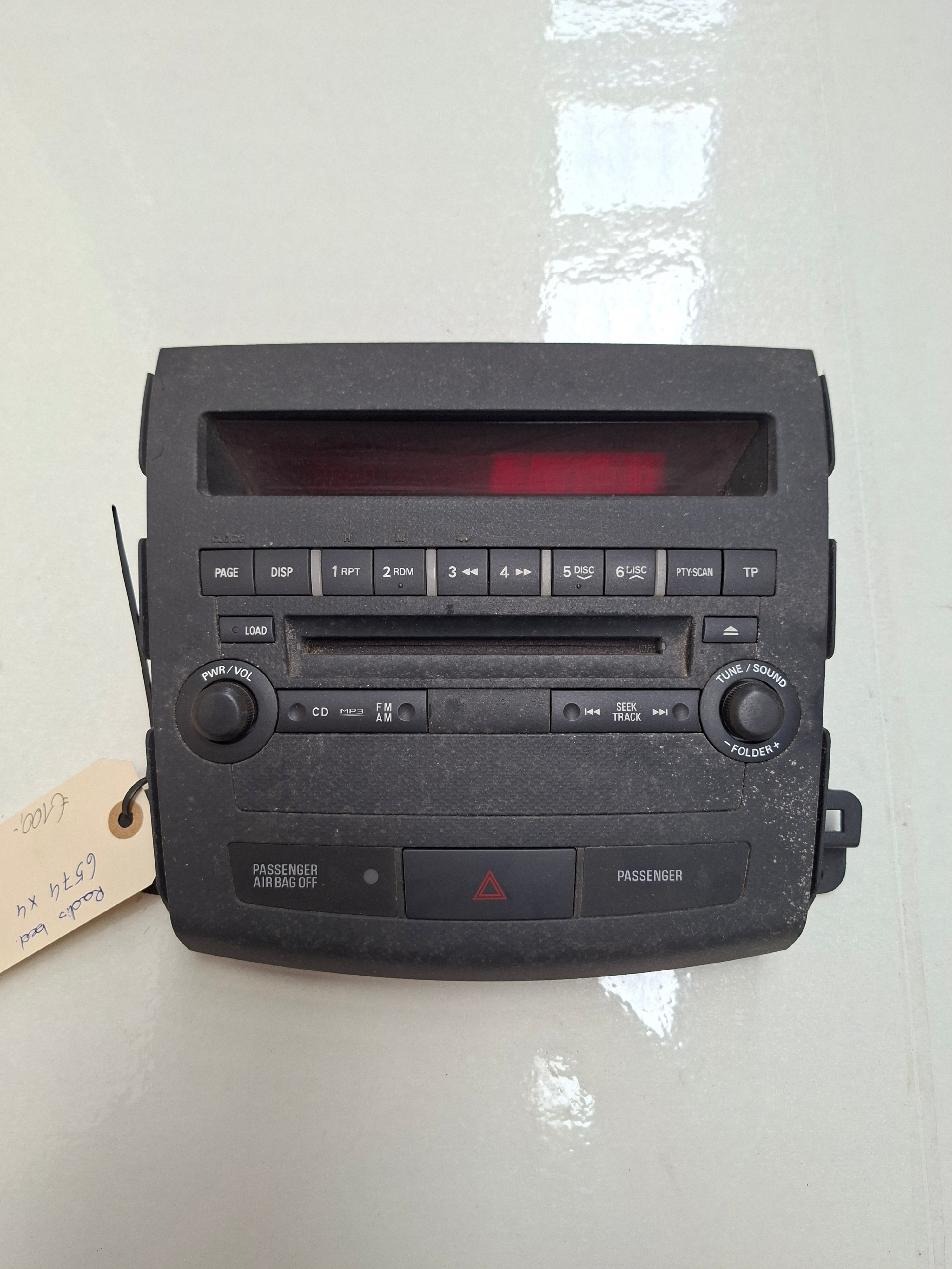 Originele tweedehands radiobediening (stuurbediening) van een Peugeot 4007 2.2 HDi 4x4 (2009), OEM 6574 X4