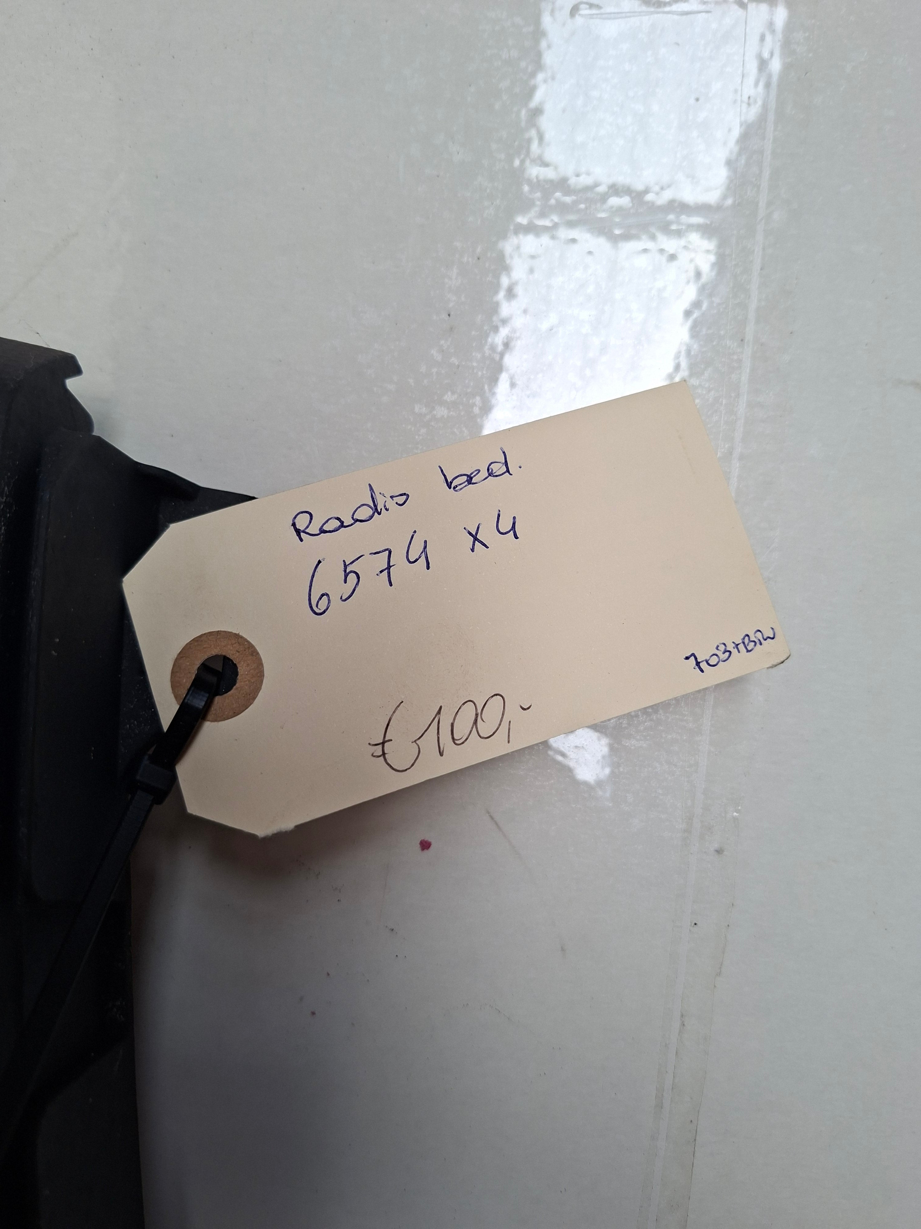 Originele tweedehands radiobediening (stuurbediening) van een Peugeot 4007 2.2 HDi 4x4 (2009), OEM 6574 X4