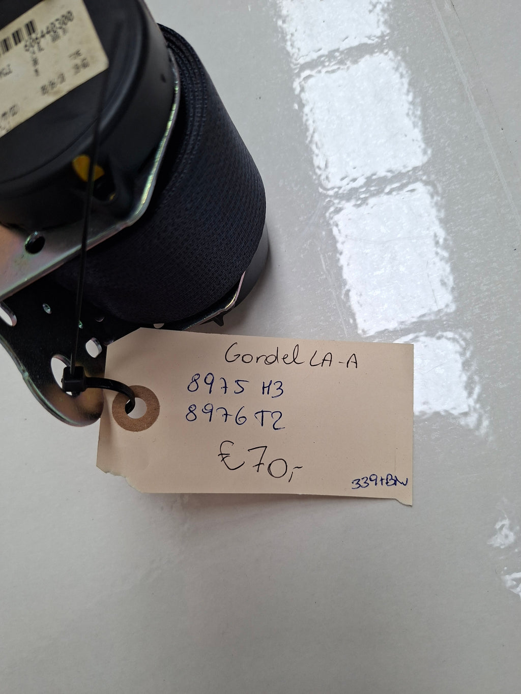 Originele tweedehands veiligheidsgordel links derde rij van een Peugeot 4007 2.2 HDi 4x4 (2009), OEM 8975 H3 / 8976 T2