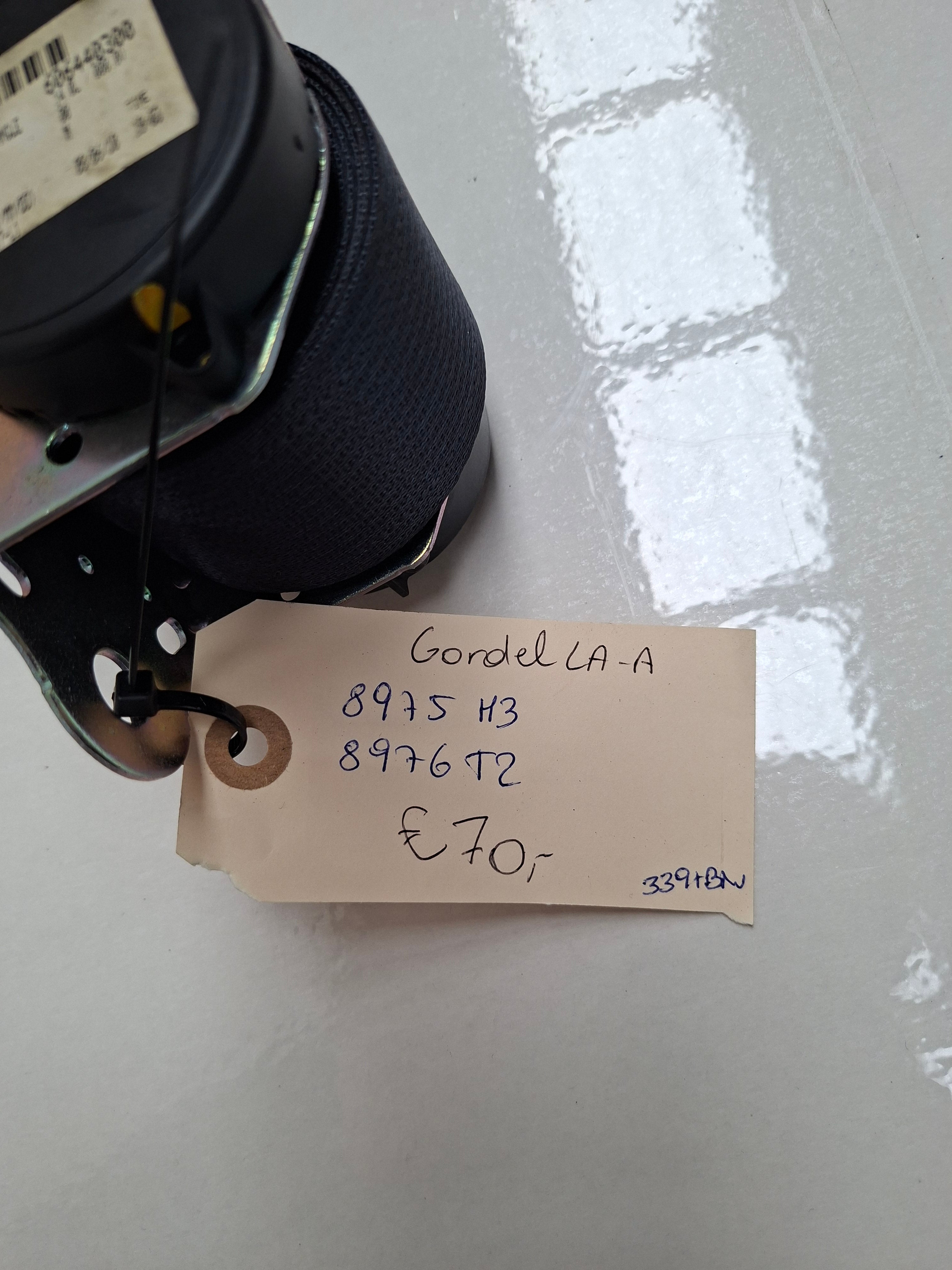 Originele tweedehands veiligheidsgordel links derde rij van een Peugeot 4007 2.2 HDi 4x4 (2009), OEM 8975 H3 / 8976 T2