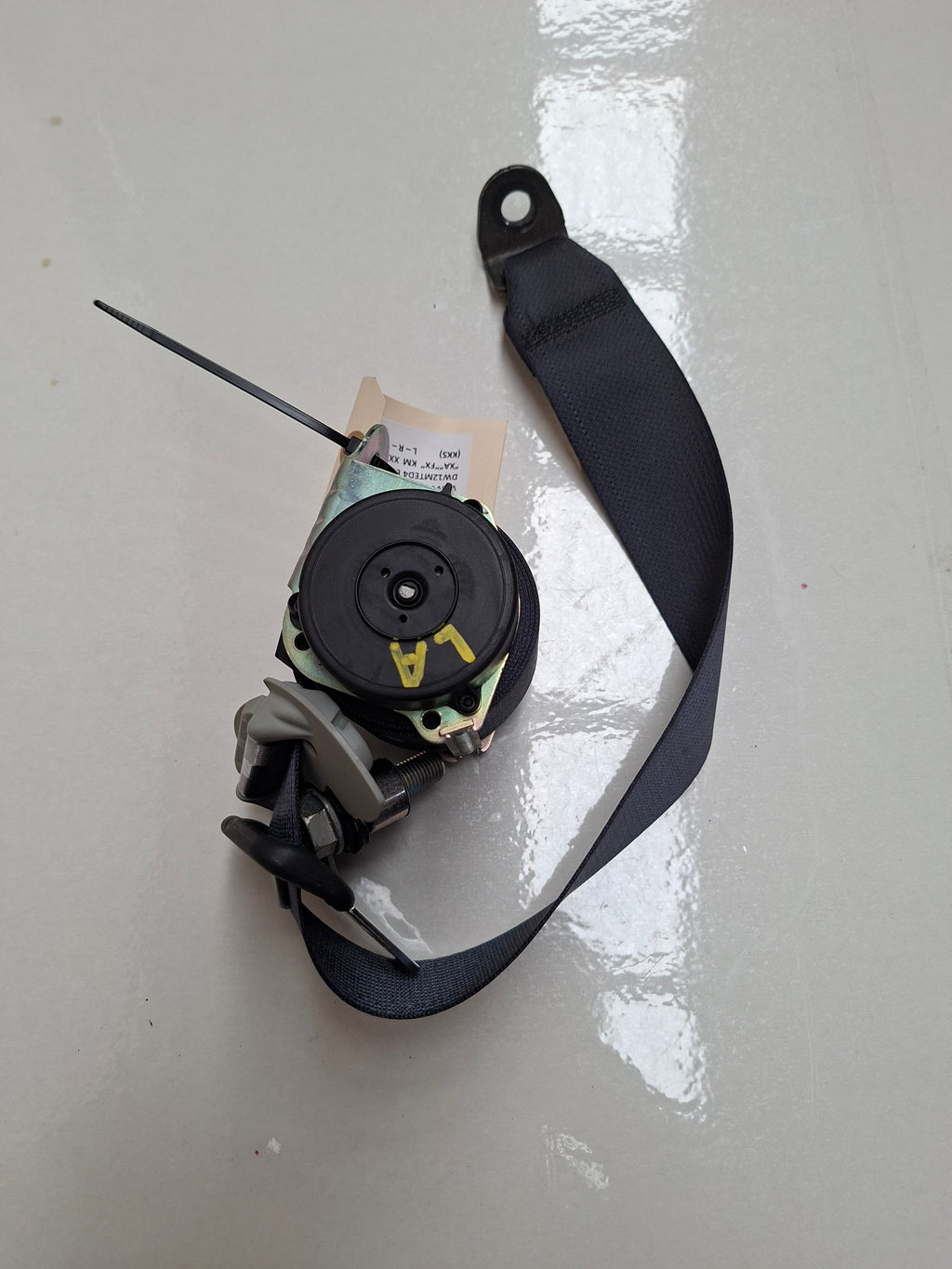 Originele tweedehands veiligheidsgordel links achter van een Peugeot 4007 2.2 HDi 4x4 (2009), OEM 8975 F2 / 8976 T1