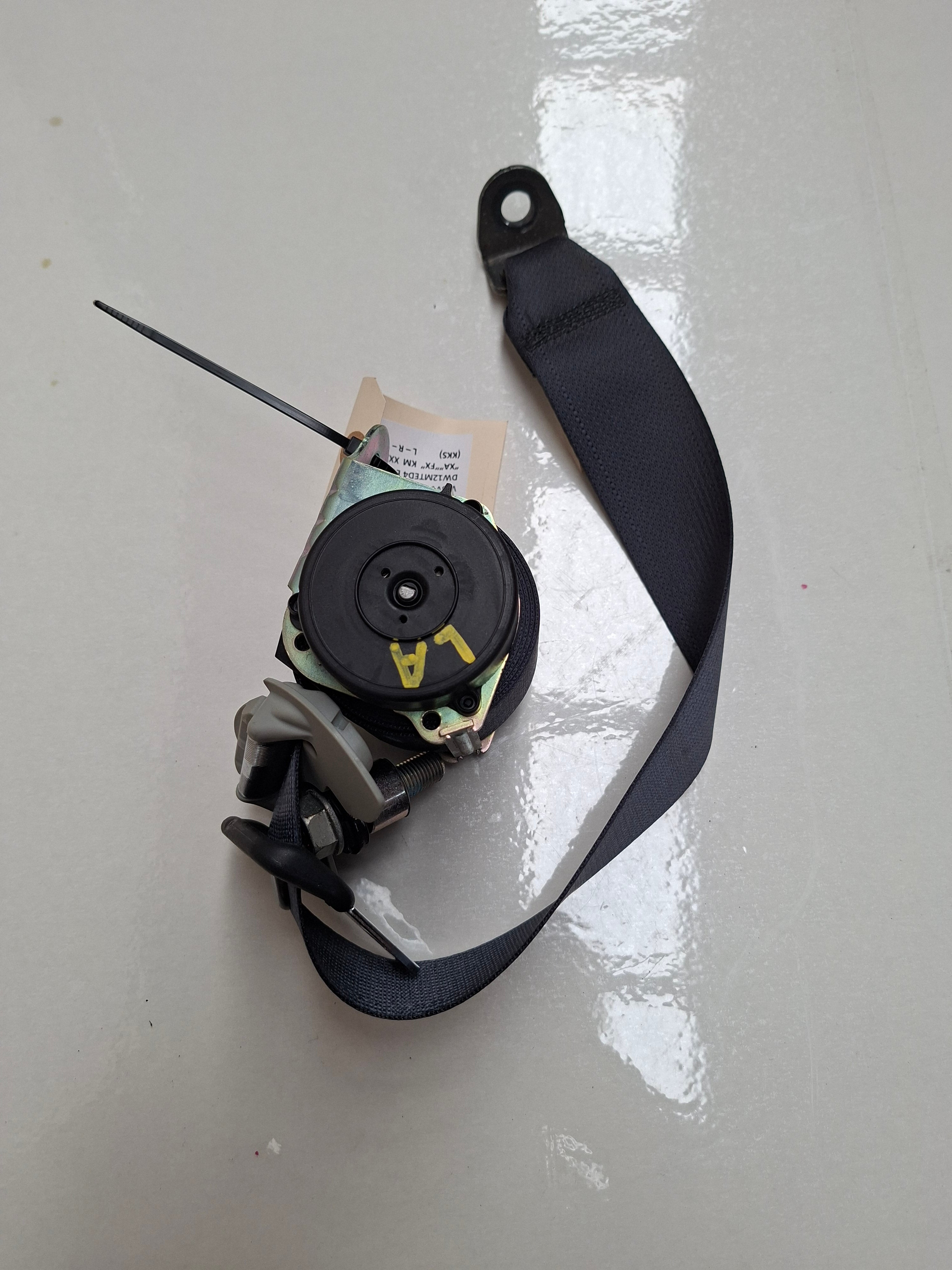 Originele tweedehands veiligheidsgordel links achter van een Peugeot 4007 2.2 HDi 4x4 (2009), OEM 8975 F2 / 8976 T1