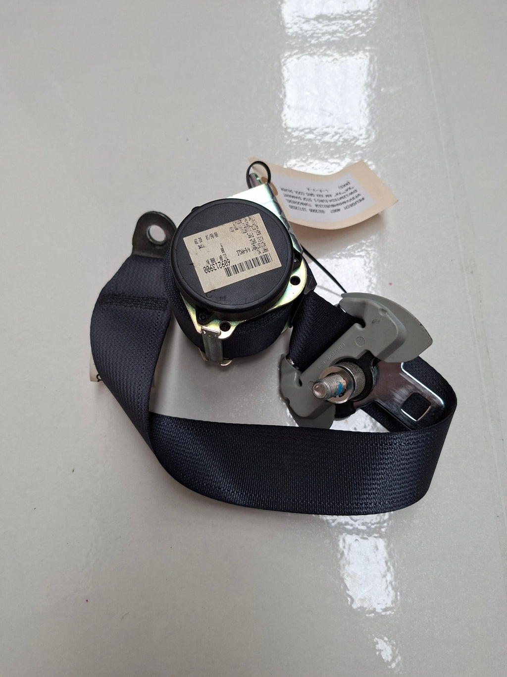 Originele tweedehands veiligheidsgordel links achter van een Peugeot 4007 2.2 HDi 4x4 (2009), OEM 8975 F2 / 8976 T1