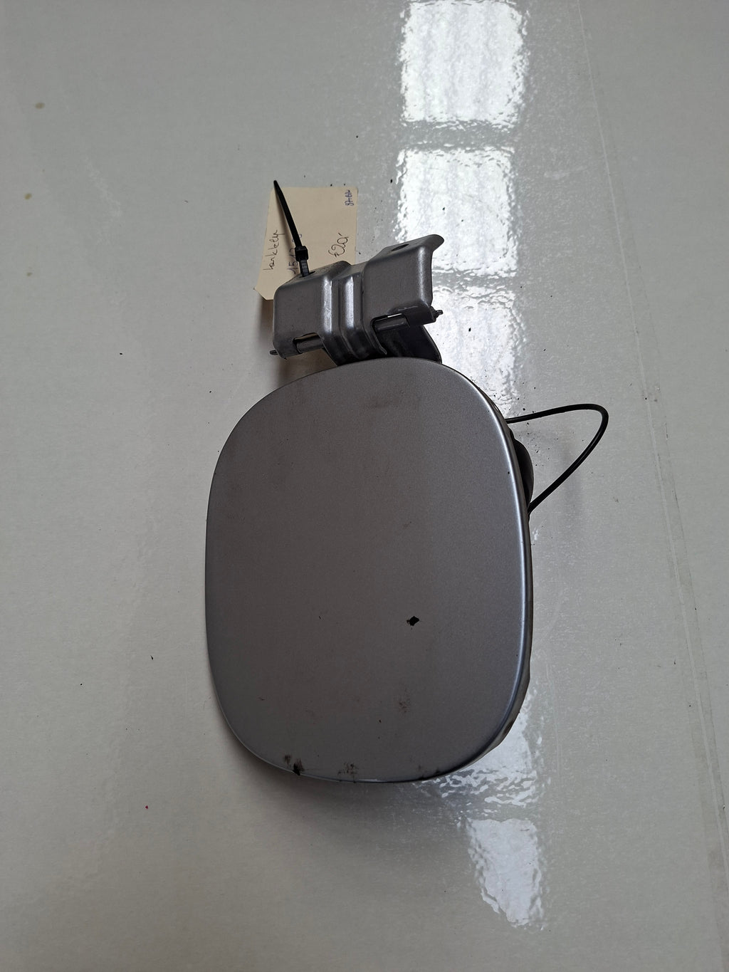 Originele tweedehands tankklep van een Peugeot 4007 2.2 HDi 4x4 (2009), OEM 1517 E8