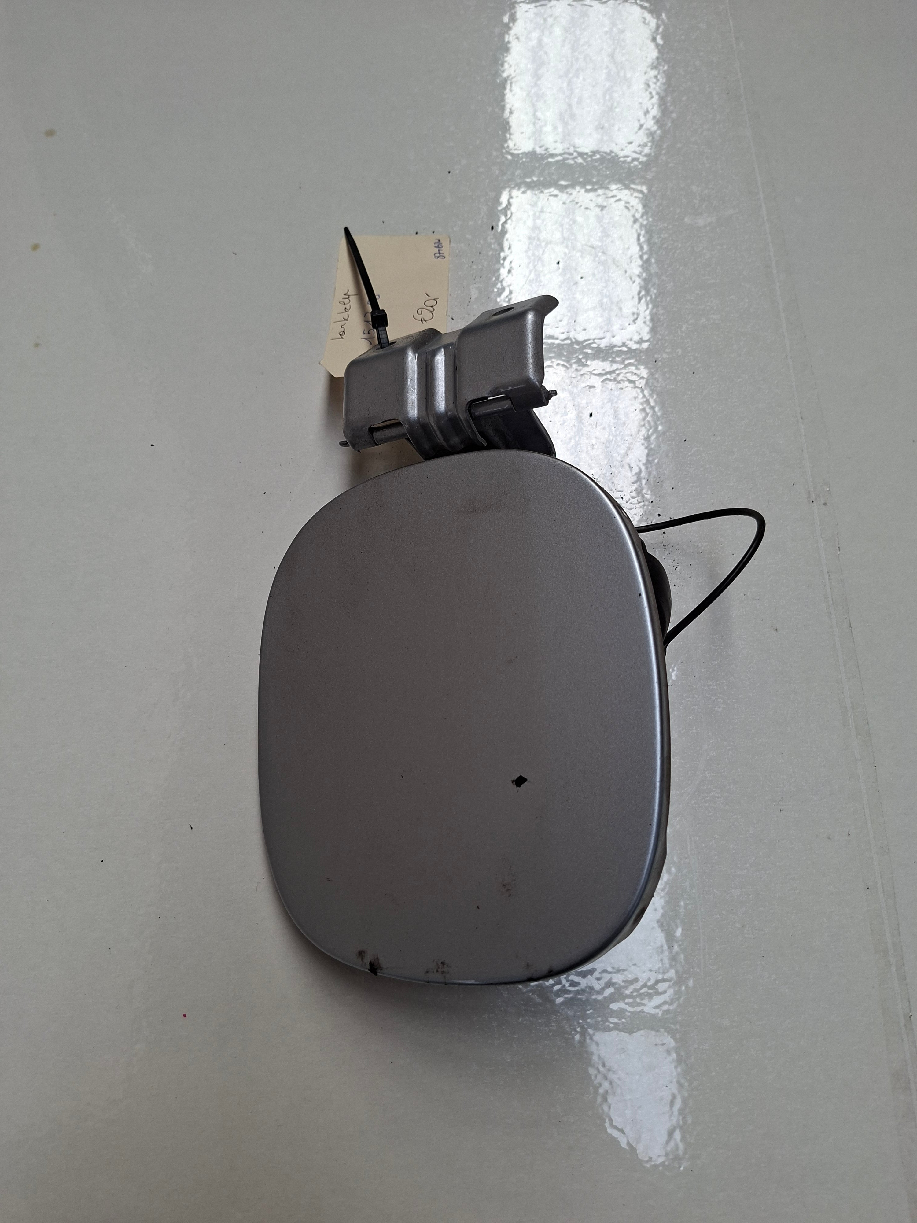 Originele tweedehands tankklep van een Peugeot 4007 2.2 HDi 4x4 (2009), OEM 1517 E8