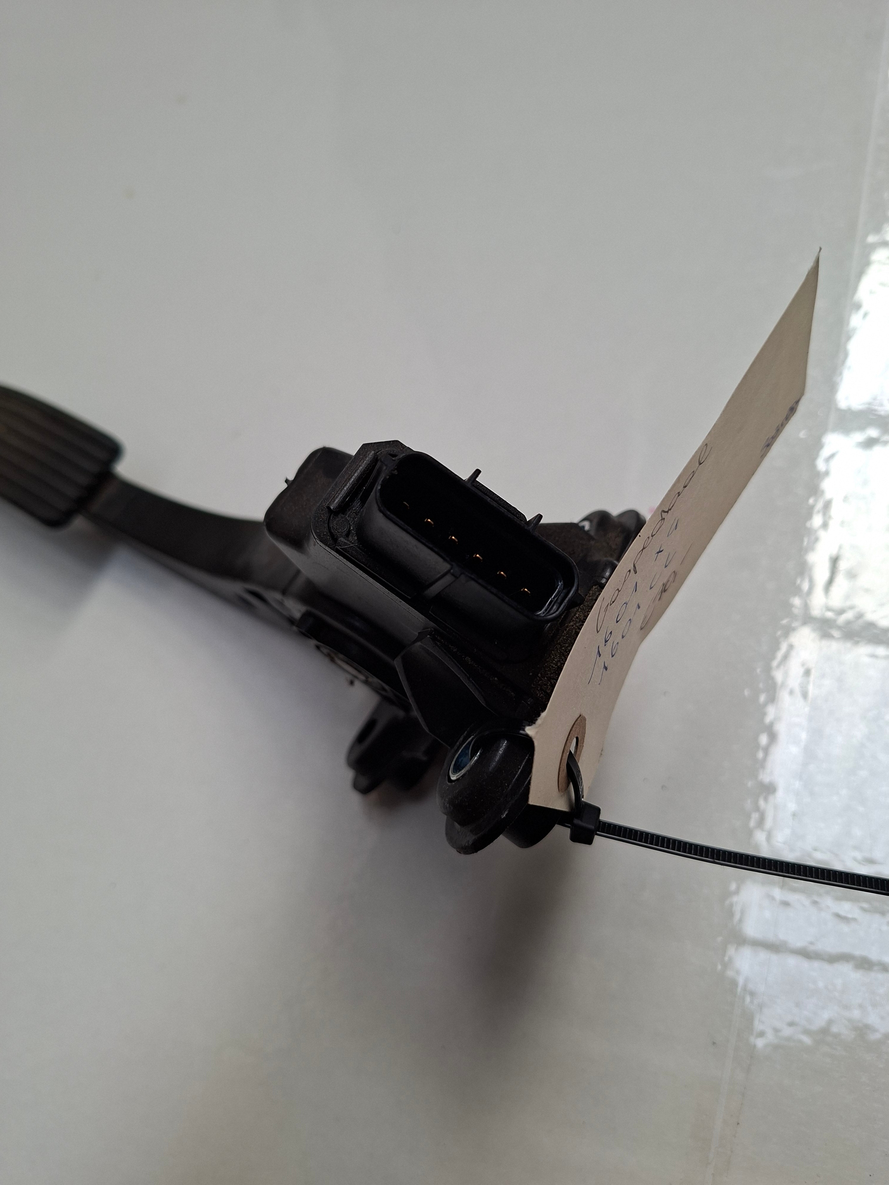 Origineel tweedehands gaspedaal van een Peugeot 4007 2.2 HDi 4x4 (2009), OEM 1601 X4 / 1601 CL