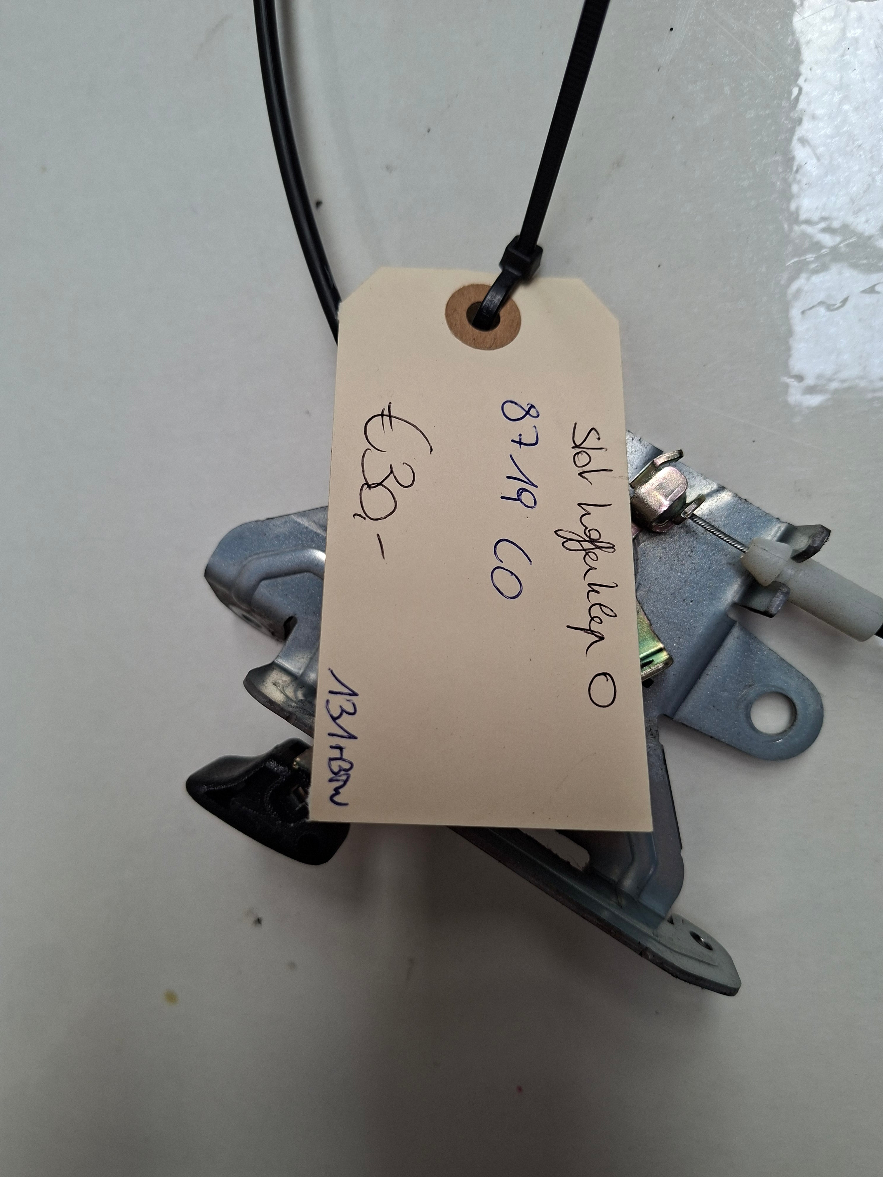 Origineel kofferslot onderaan achterklep Peugeot 4007 – OEM 8719 C0