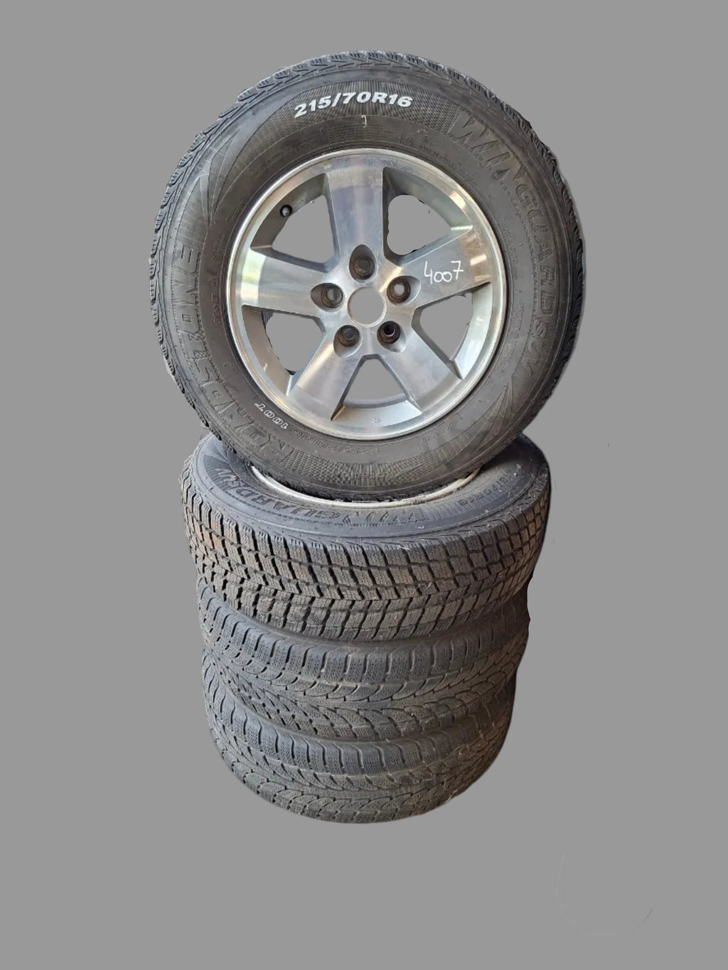 Tweedehands bandenset 215/70R16 100T afkomstig van een Peugeot 4007 (2009)