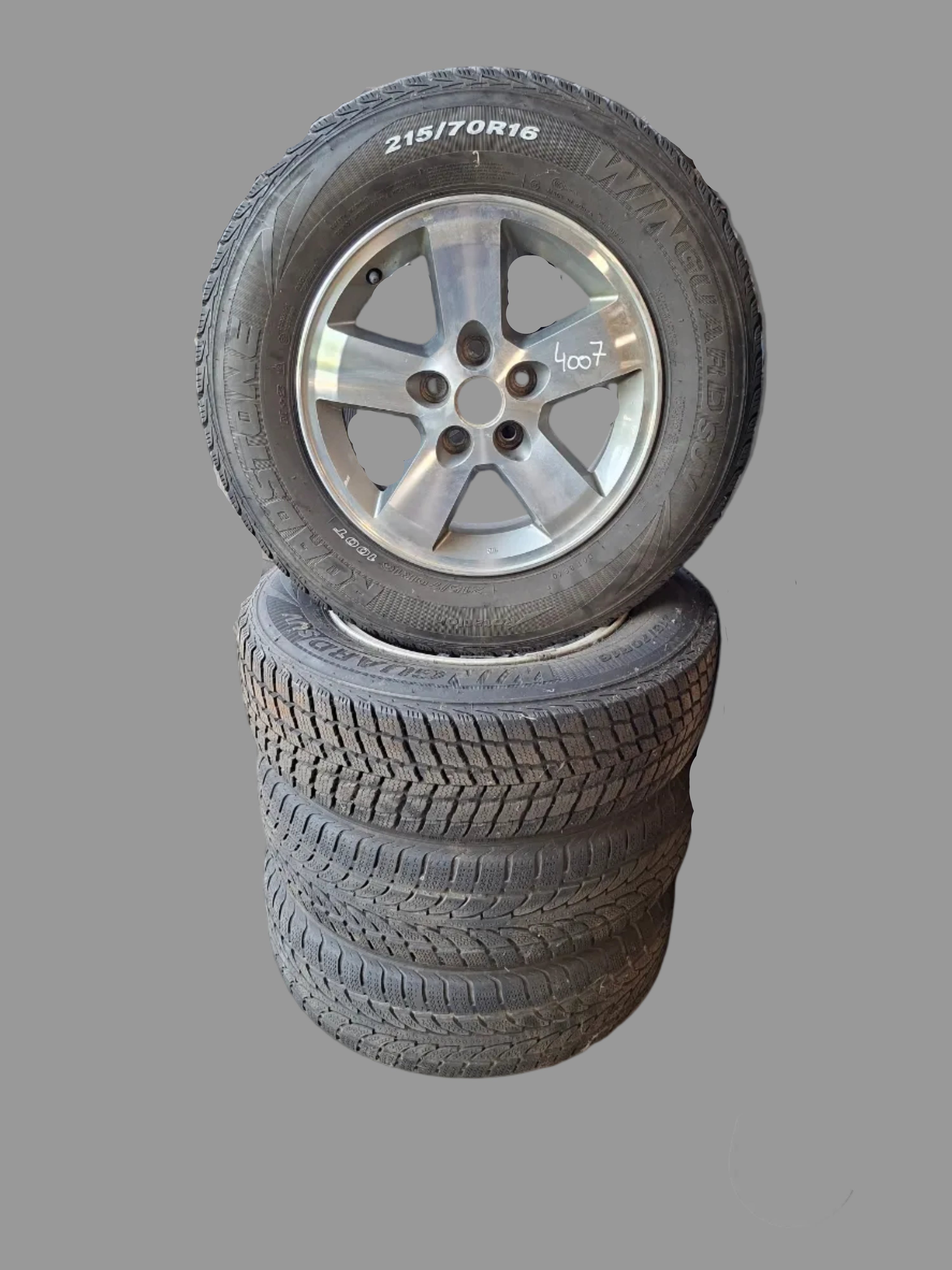 Tweedehands bandenset 215/70R16 100T afkomstig van een Peugeot 4007 (2009)