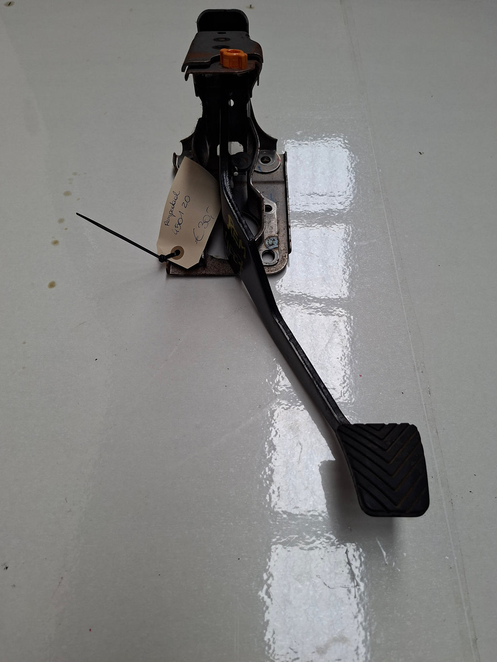 Origineel rempedaal Peugeot 4007 / 4008 – OEM 4501 Z0