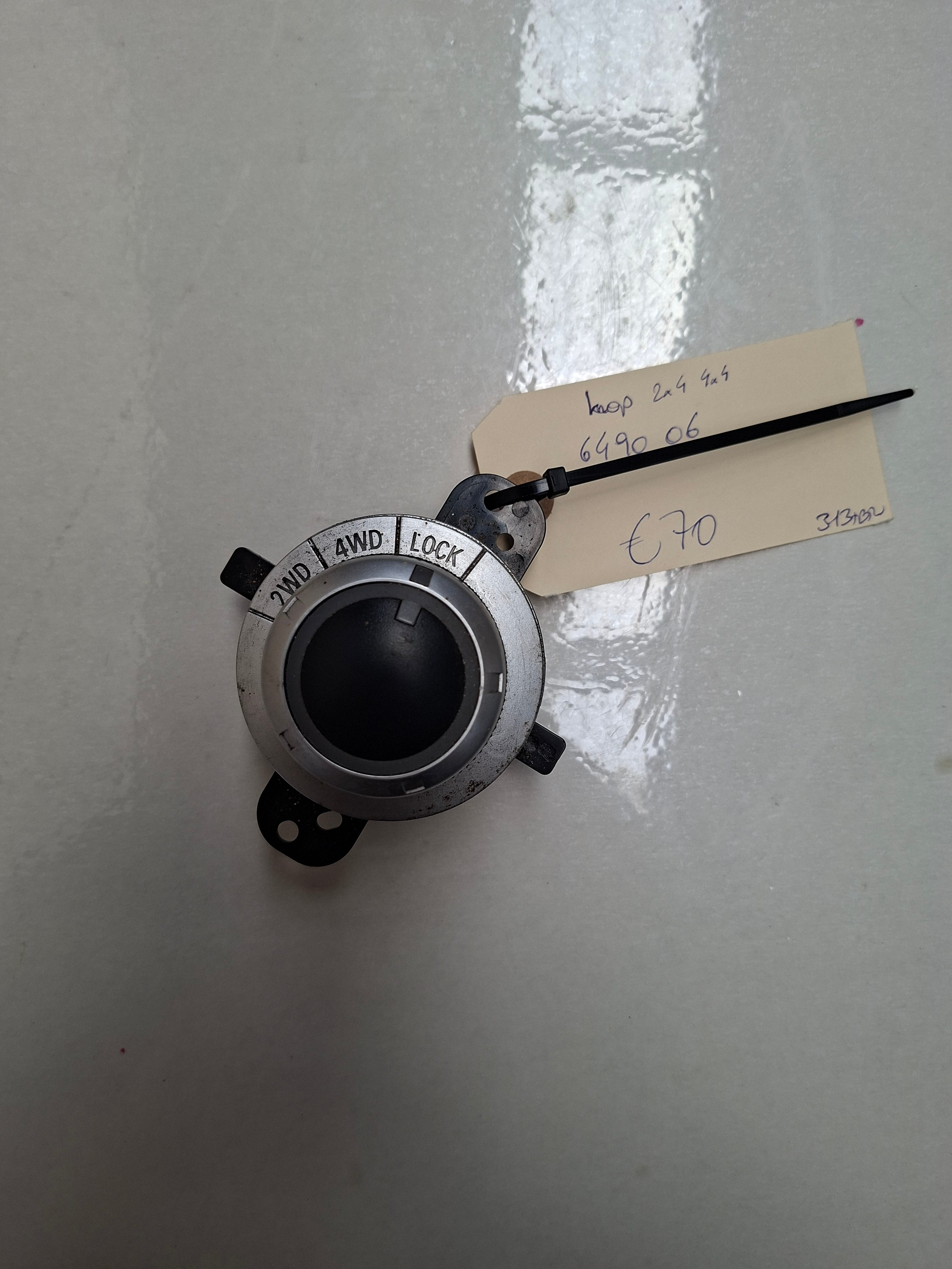 Originele bediening automatische transmissie van een Peugeot 4007 (OEM 6490 06), bouwjaar 2009