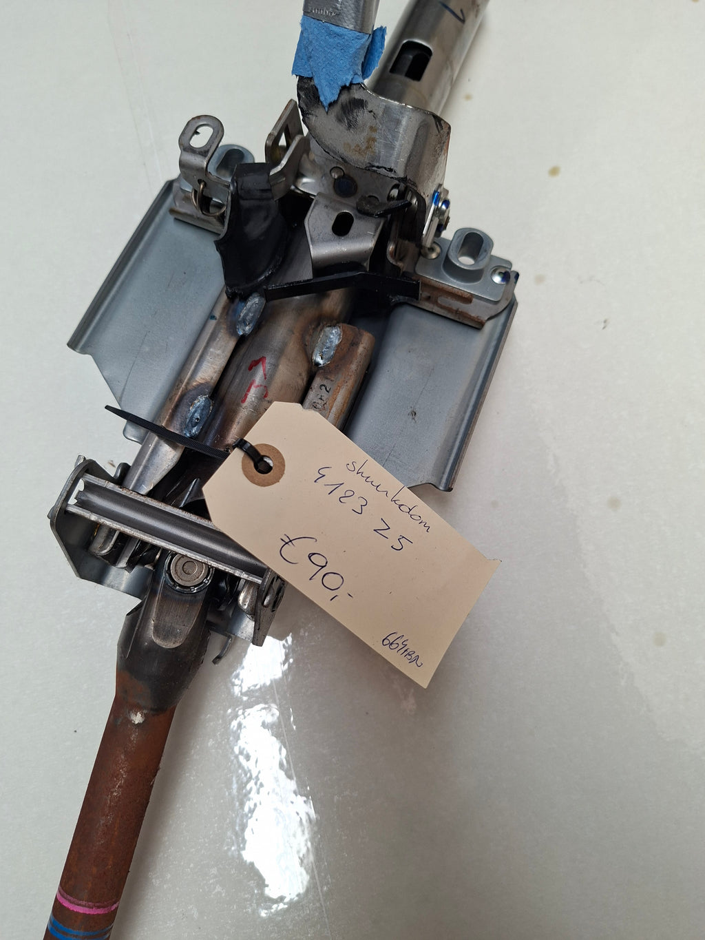 Originele stuurkolom van een Peugeot 4007 (OEM 4123 Z5), bouwjaar 2009
