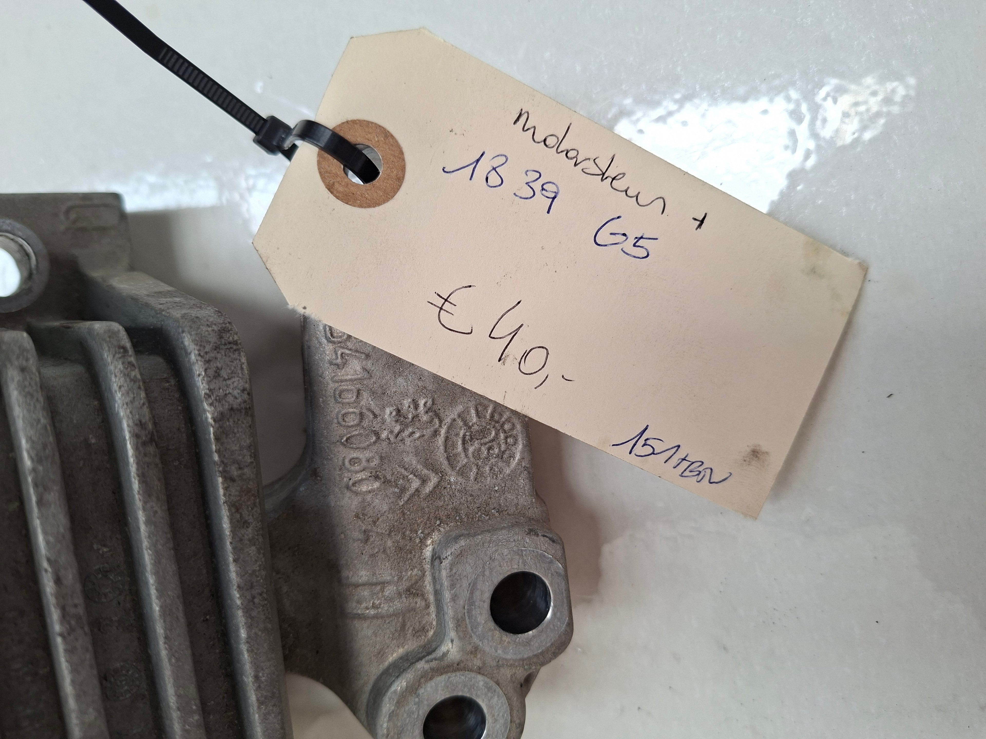 Originele motorsteun van een Peugeot 207 CC (OEM 1839 G5), bouwjaar 2008

