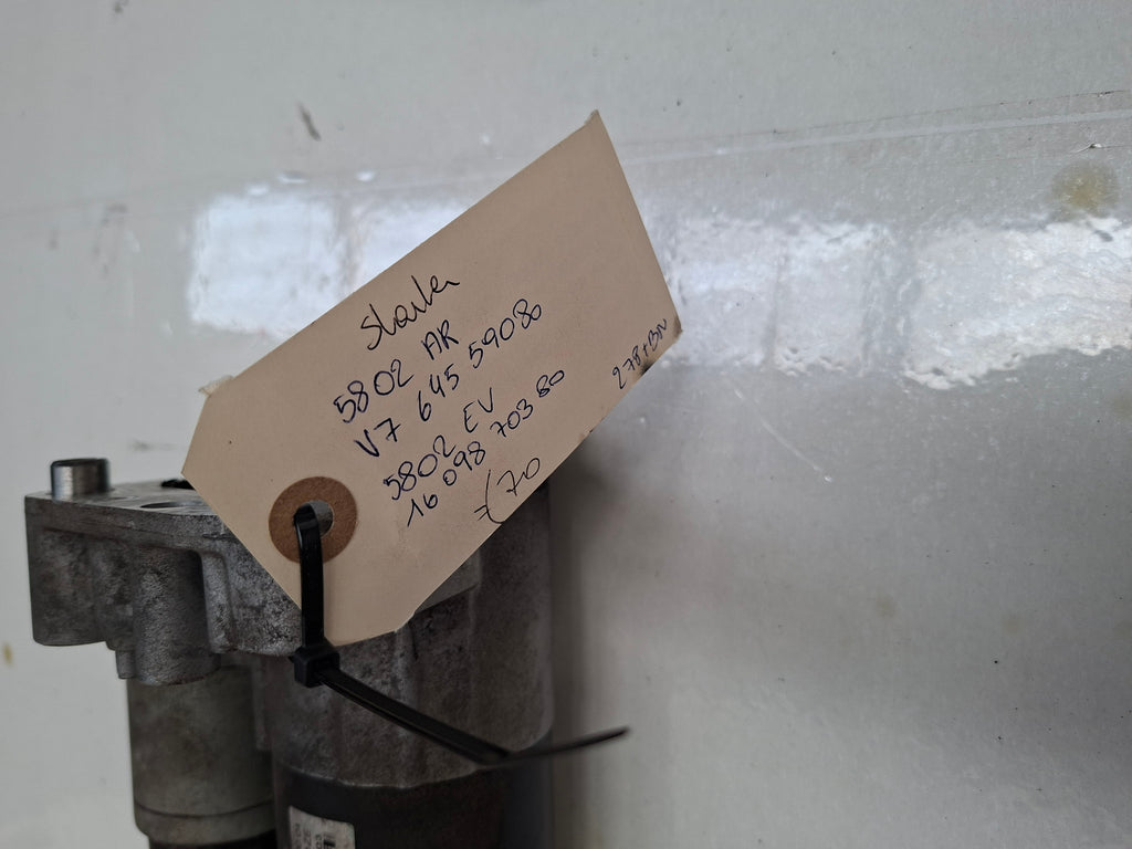Originele startmotor van een Peugeot 207 CC (OEM 5802 AR / 5802 EV), bouwjaar 2008