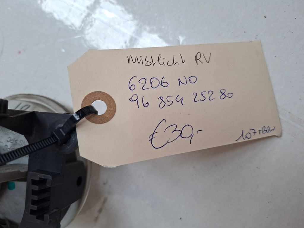 Originele mistlamp vooraan van een Peugeot 207 CC (OEM 6206 N0), bouwjaar 2008