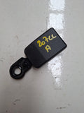 Originele gordelklikker achter van een Peugeot 207 CC (OEM 8976 E0), bouwjaar 2008


