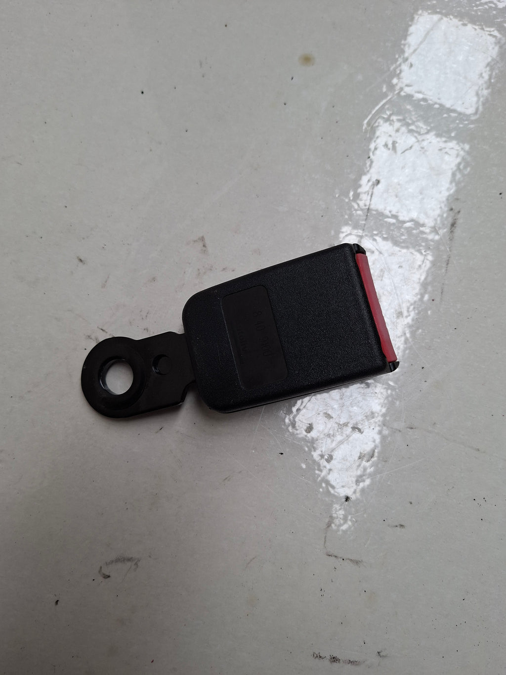 Originele gordelklikker achter van een Peugeot 207 CC (OEM 8976 E0), bouwjaar 2008

