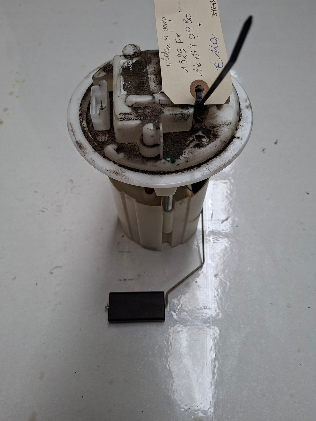 Originele brandstofvlotter met pomp van een Peugeot 207 CC (OEMnull1525 PY), bouwjaar 2008