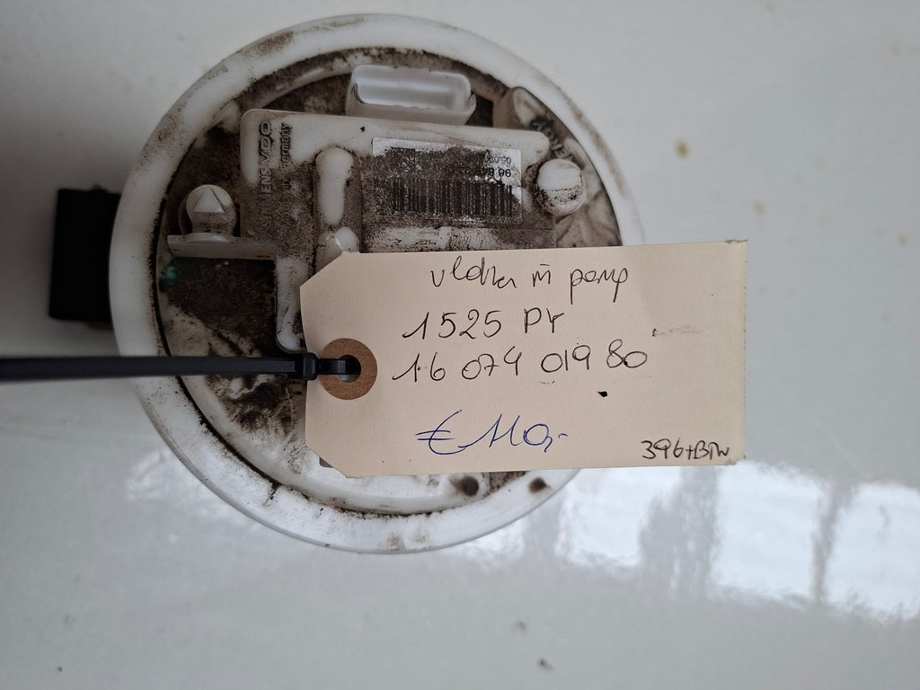 Originele brandstofvlotter met pomp van een Peugeot 207 CC (OEMnull1525 PY), bouwjaar 2008