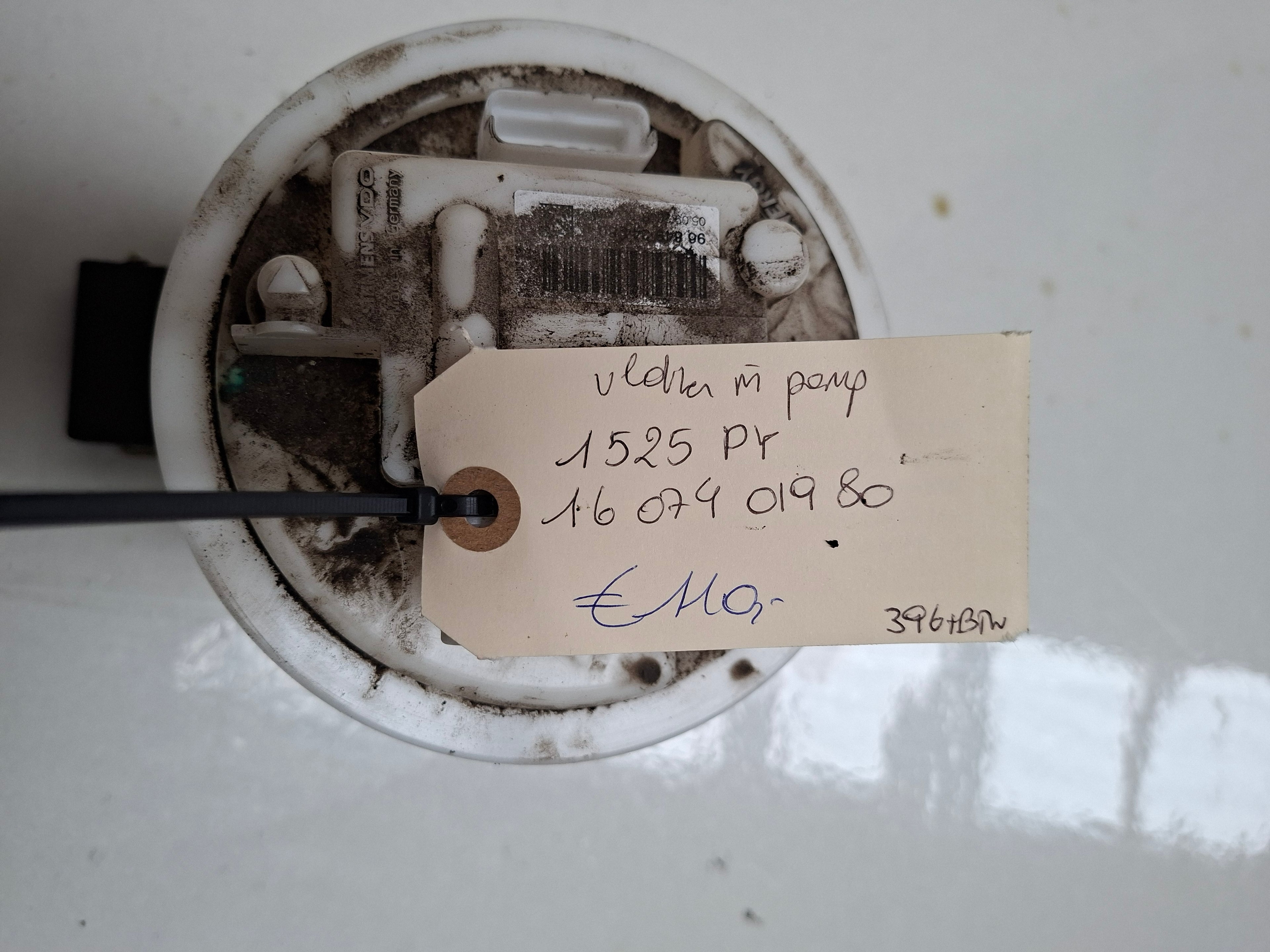 Originele brandstofvlotter met pomp van een Peugeot 207 CC (OEMnull1525 PY), bouwjaar 2008