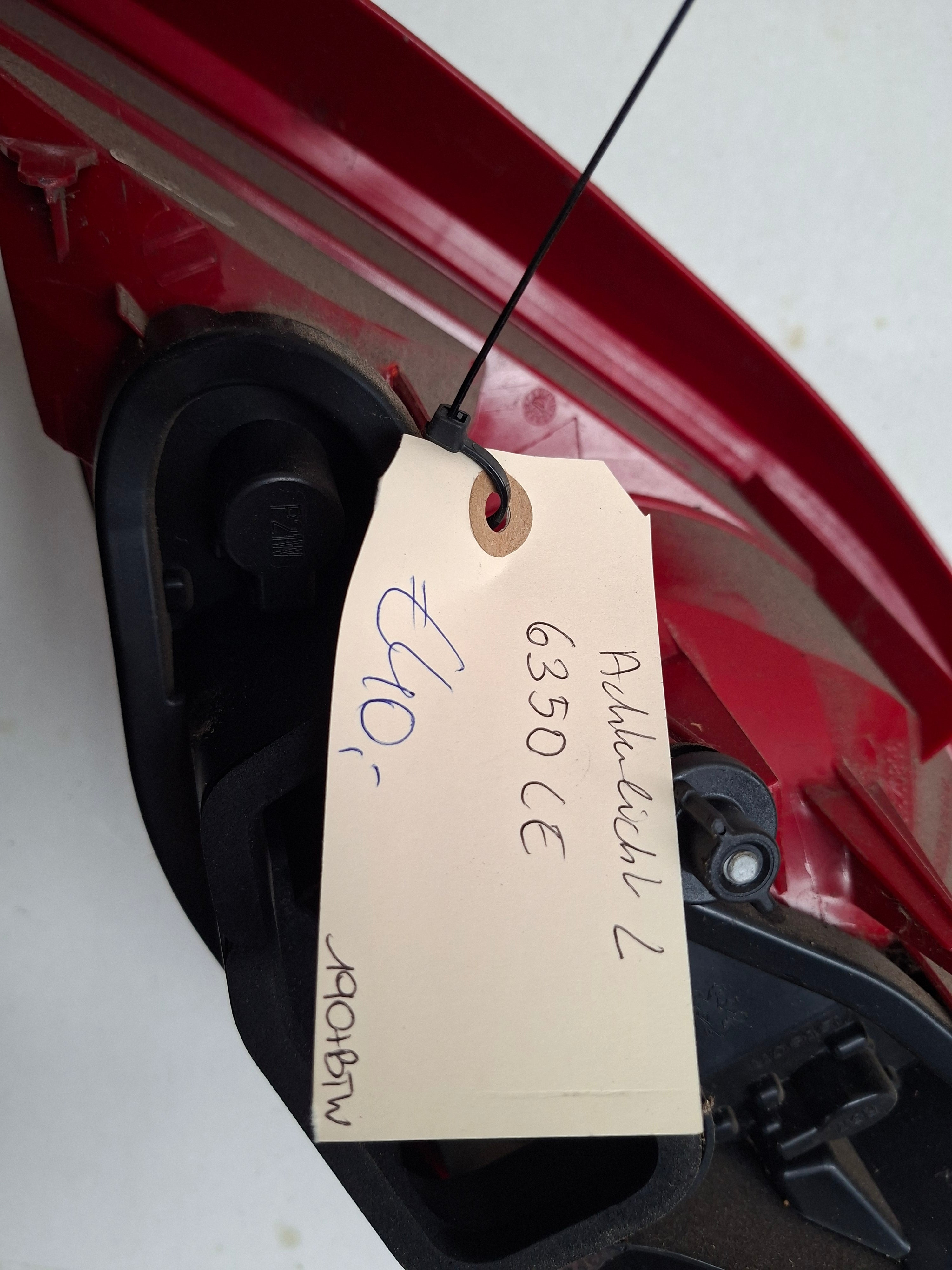 Origineel achterlicht links van een Peugeot 207 CC (OEM 6350 CE), bouwjaar 2008