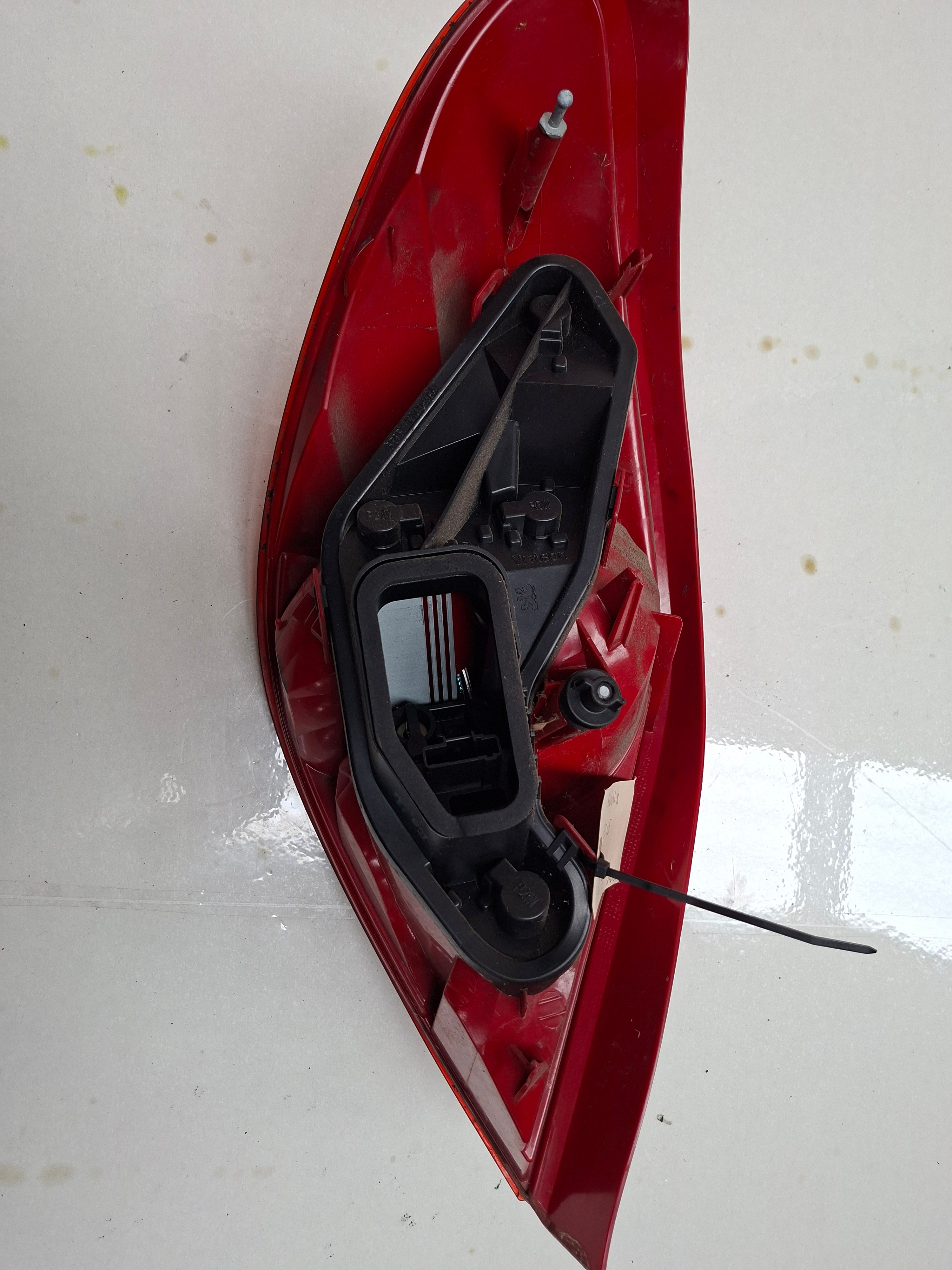 Origineel achterlicht rechts van een Peugeot 207 CC (OEM 6351 CE), bouwjaar 2008