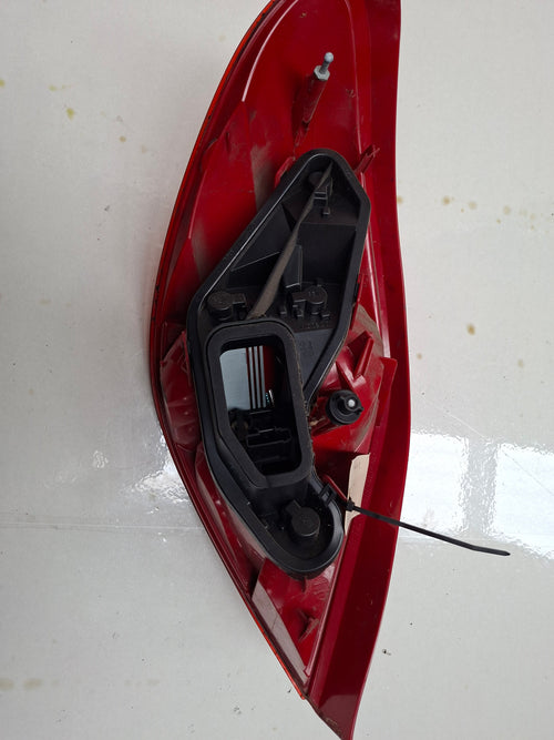 Origineel achterlicht rechts van een Peugeot 207 CC (OEM 6351 CE), bouwjaar 2008