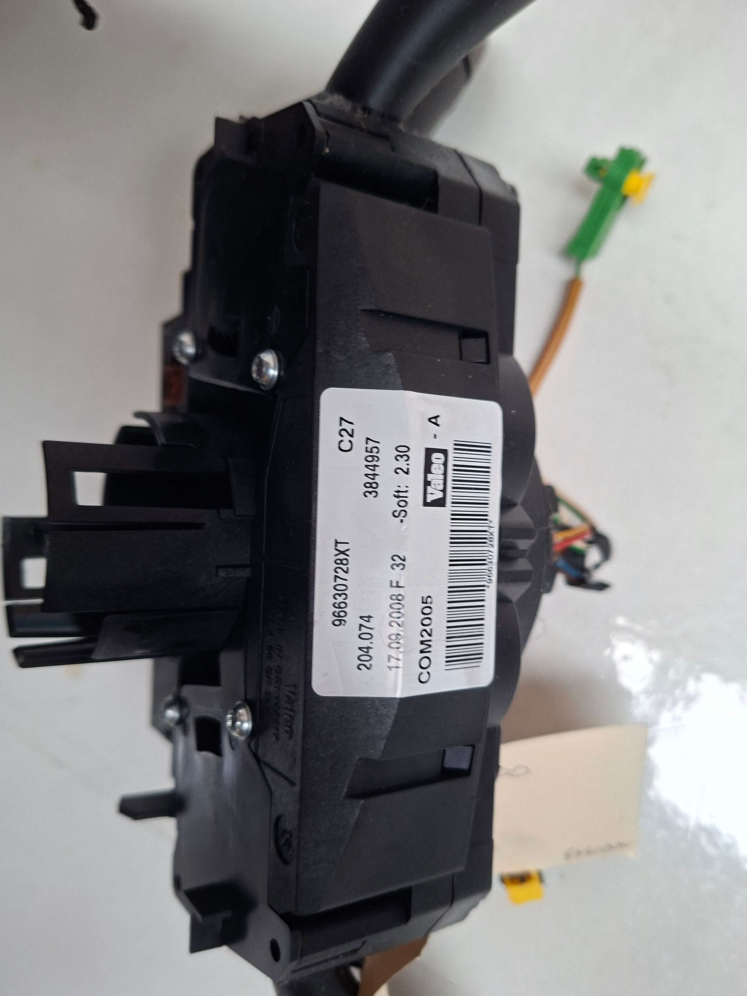 Originele COM2000 stuurkolomschakelaar van een Peugeot 207 CC (OEM 6242 R7), bouwjaar 2008