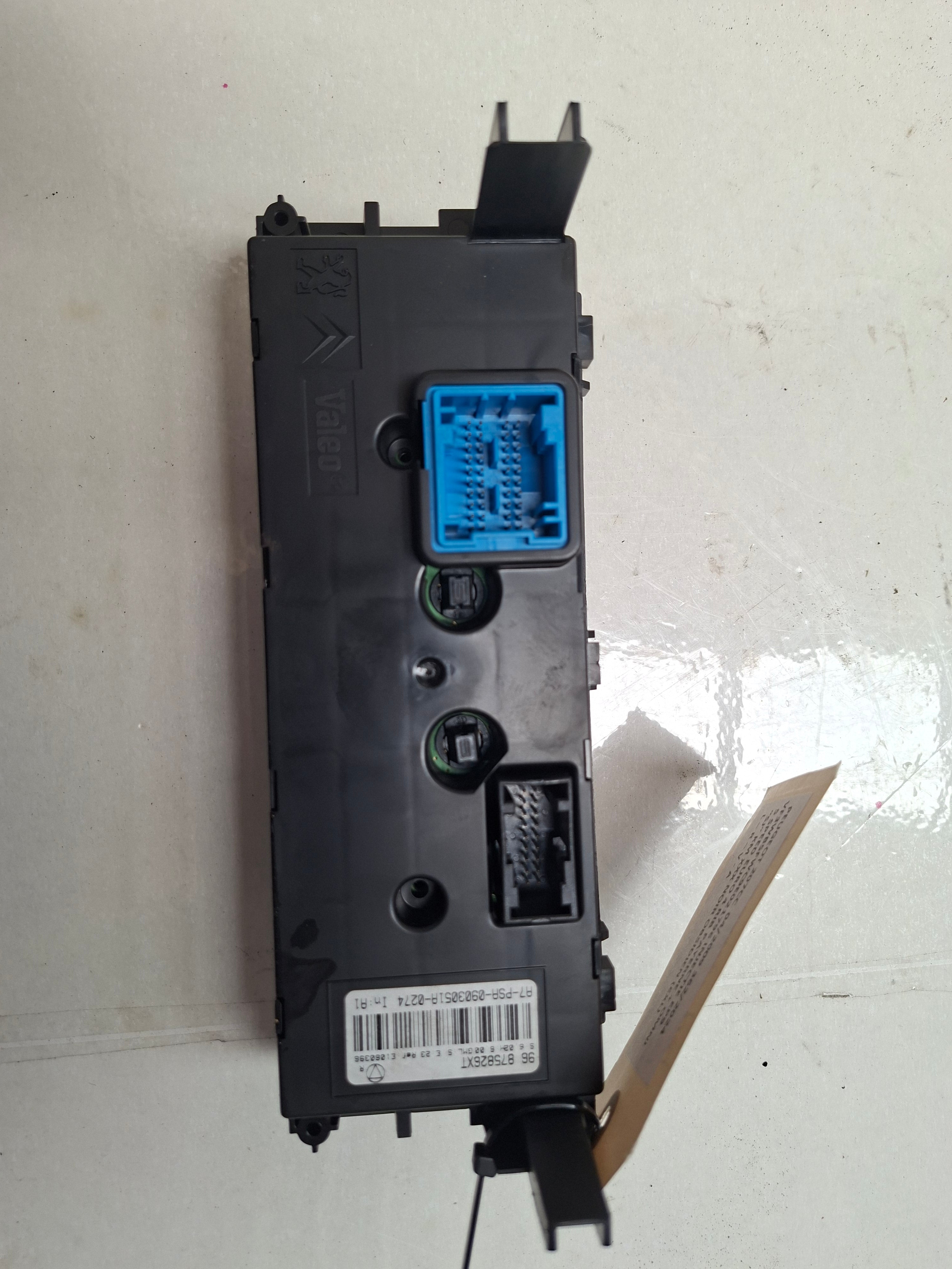 Origineel bedieningspaneel airco/verwarming van een Peugeot 207 CC (OEM 6452 Q1 / 6452 R4), bouwjaar 2009