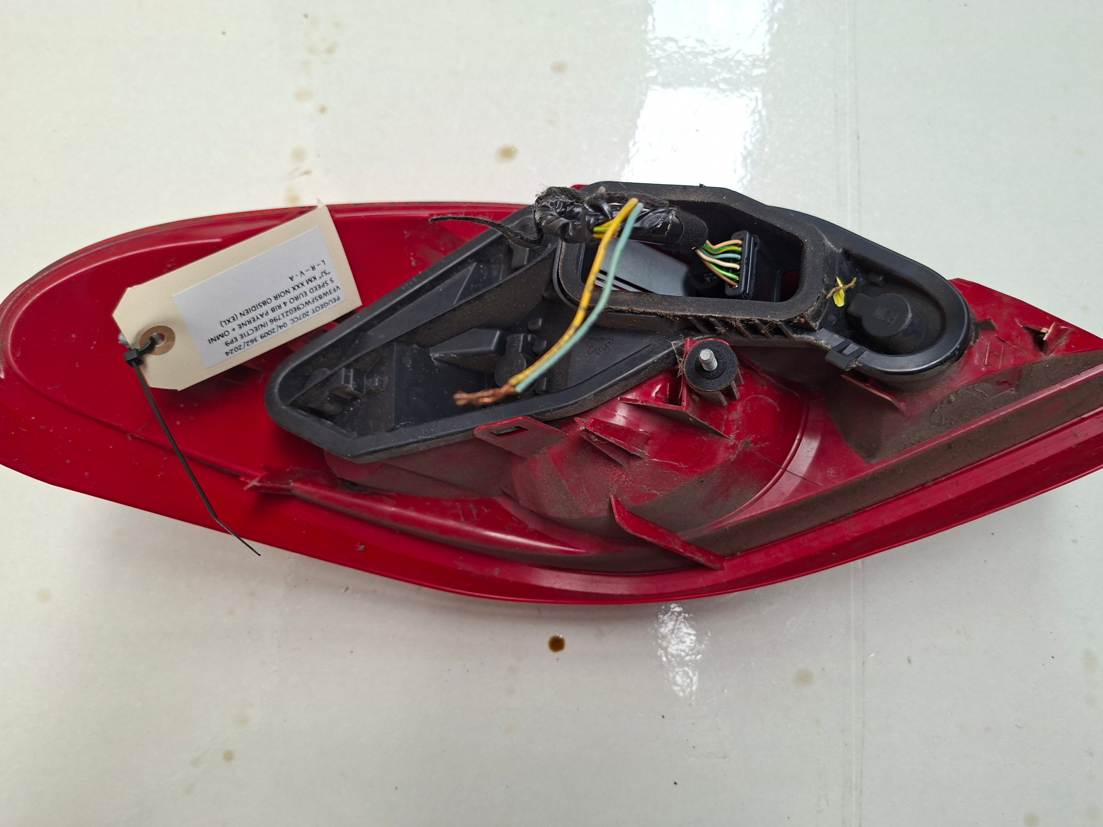 Origineel achterlicht links van een Peugeot 207 CC (OEM 6350 CE), bouwjaar 2009