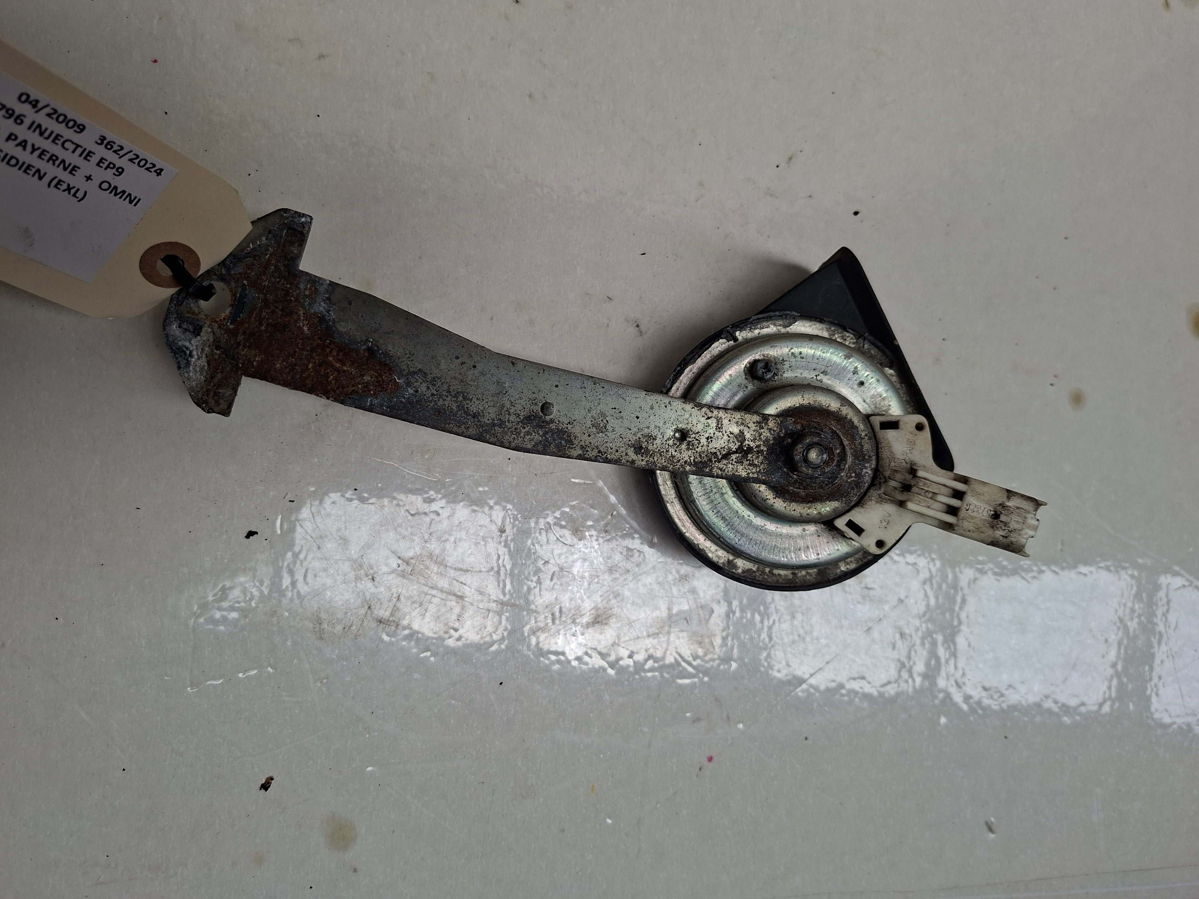 Originele claxon van een Peugeot 207 CC (OEM 6236 L2), bouwjaar 2009