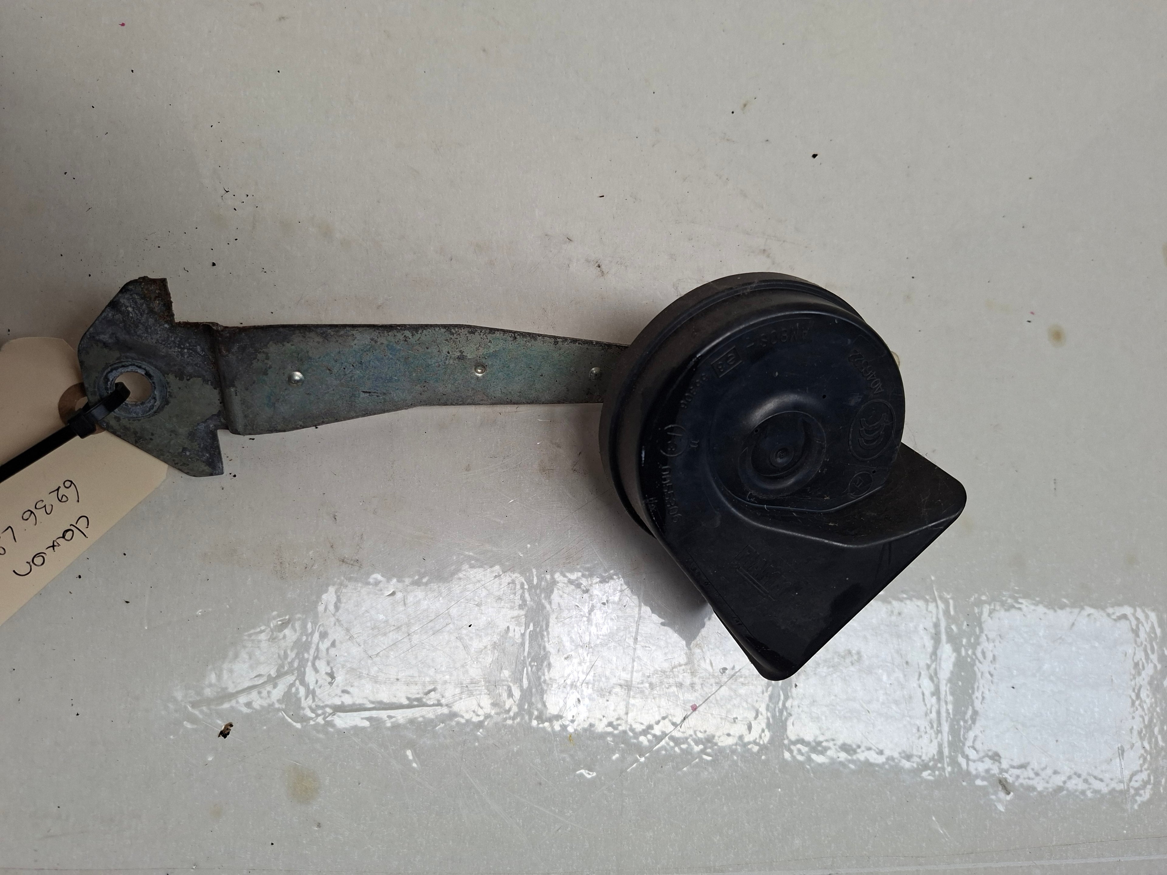 Originele claxon van een Peugeot 207 CC (OEM 6236 L2), bouwjaar 2009