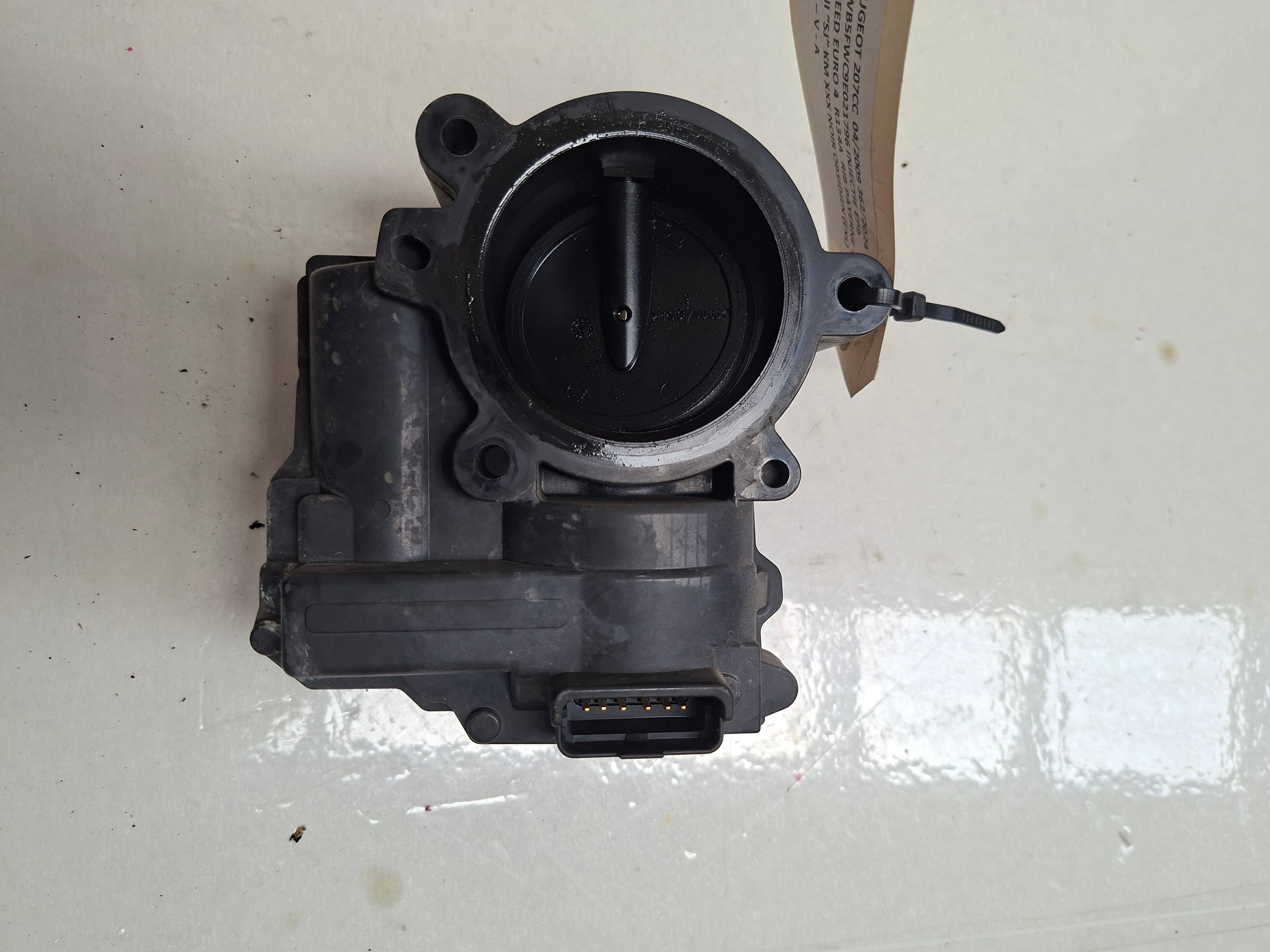 Originele elektronische gasklep van een Peugeot 207 CC (OEM 1636 36), bouwjaar 2009

