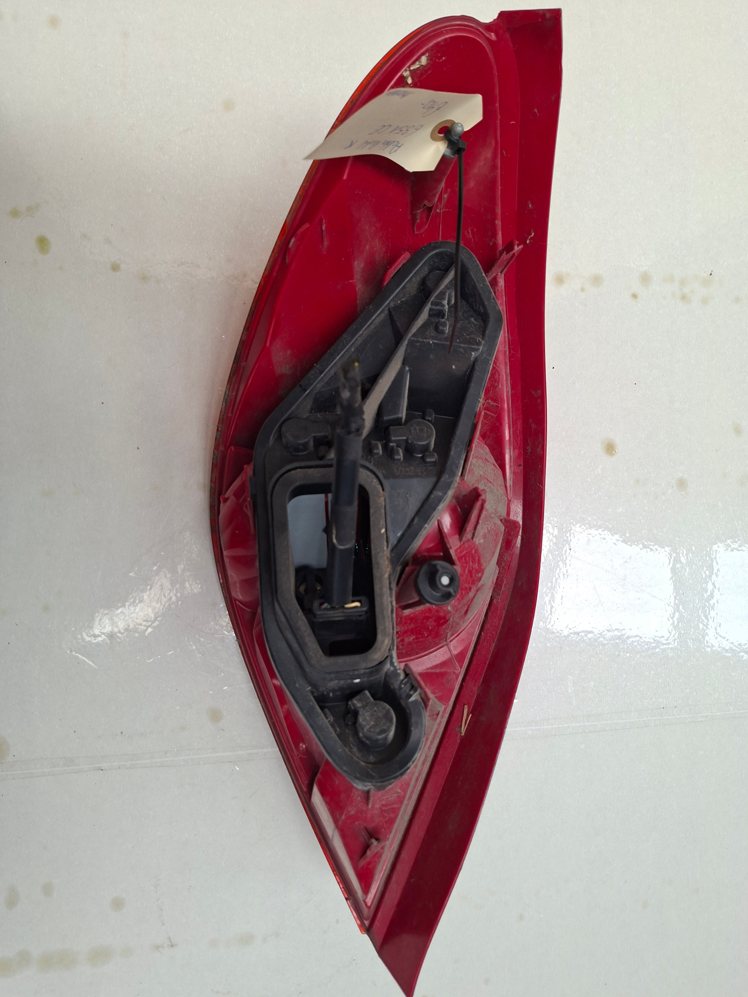 Origineel achterlicht rechts van een Peugeot 207 CC (OEM 6351 CE), bouwjaar 2008